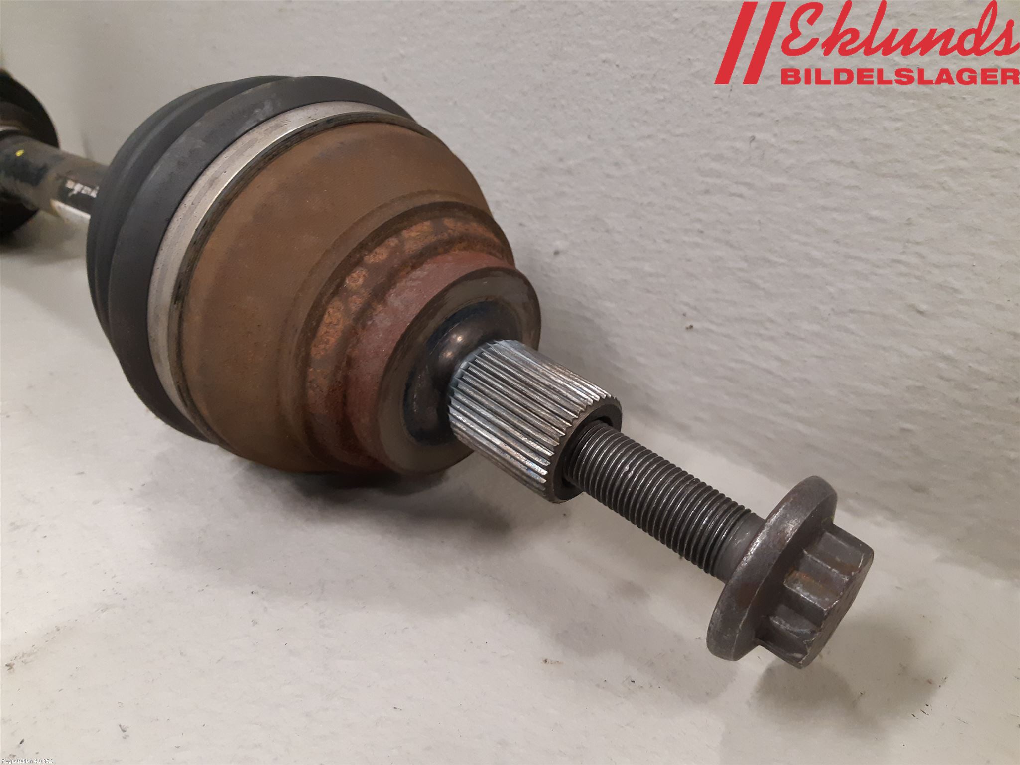 Volkswagen VW PASSAT 15-19 Drivaxel Fram Vänster
