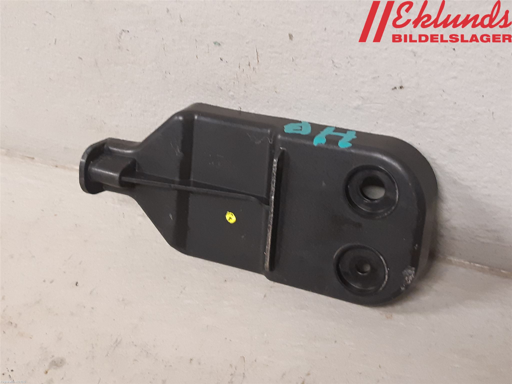 Audi Q2/SQ2 17- Stötfångarfäste Bak Hö