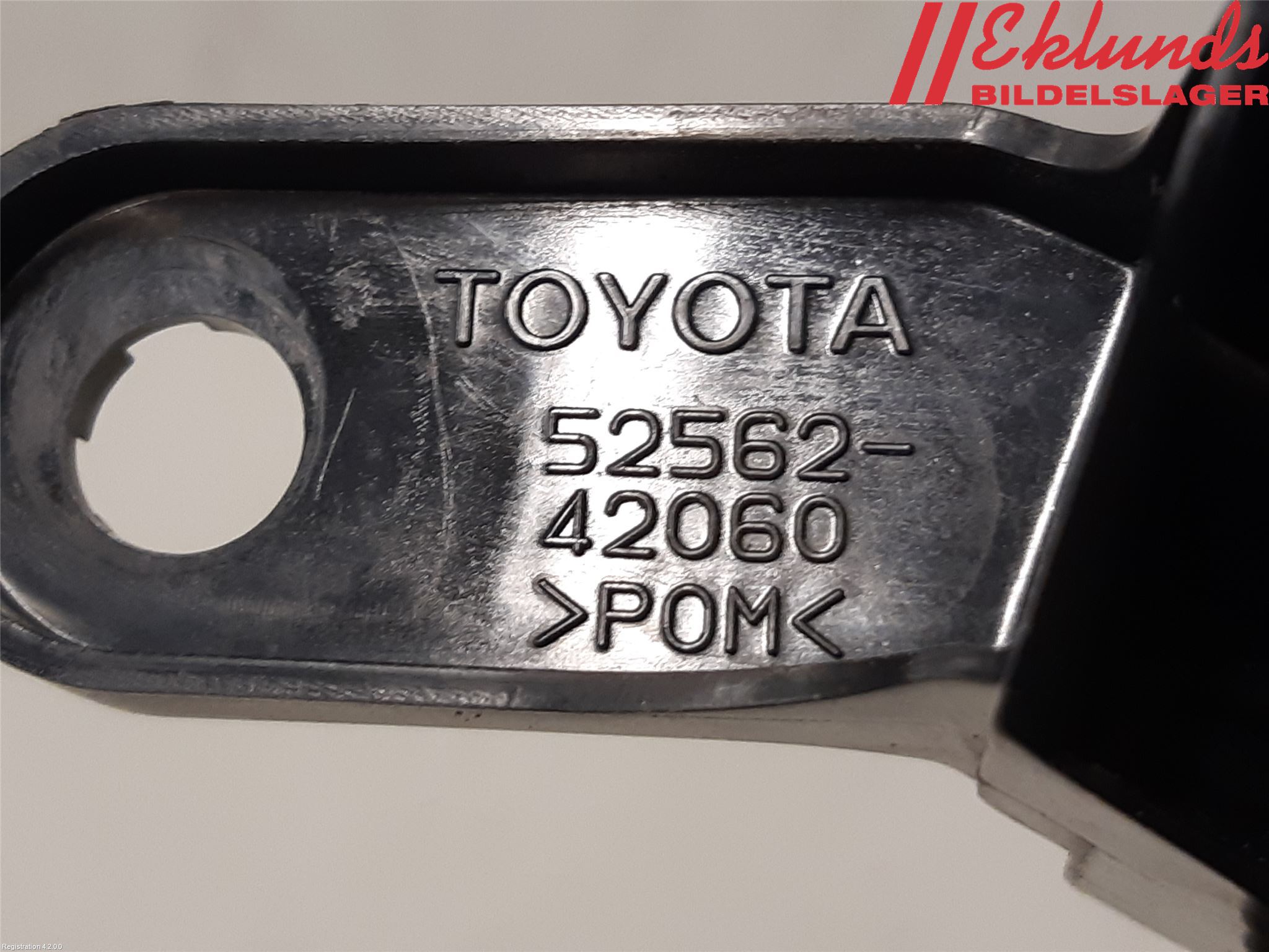 Toyota RAV4 19- Stötfångarfäste Bak Hö