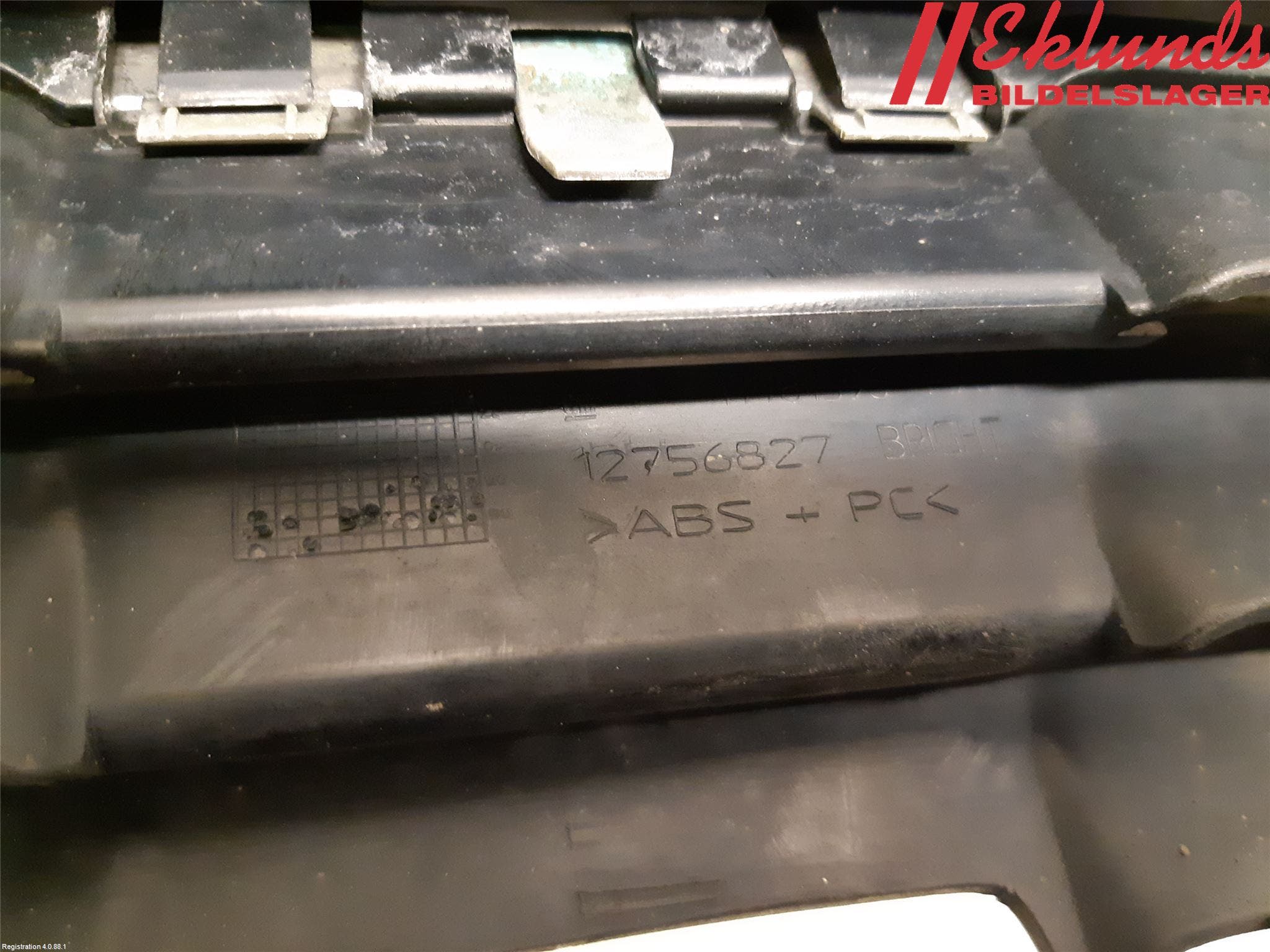 Saab 9-5     06-10 Grilldel Mitt