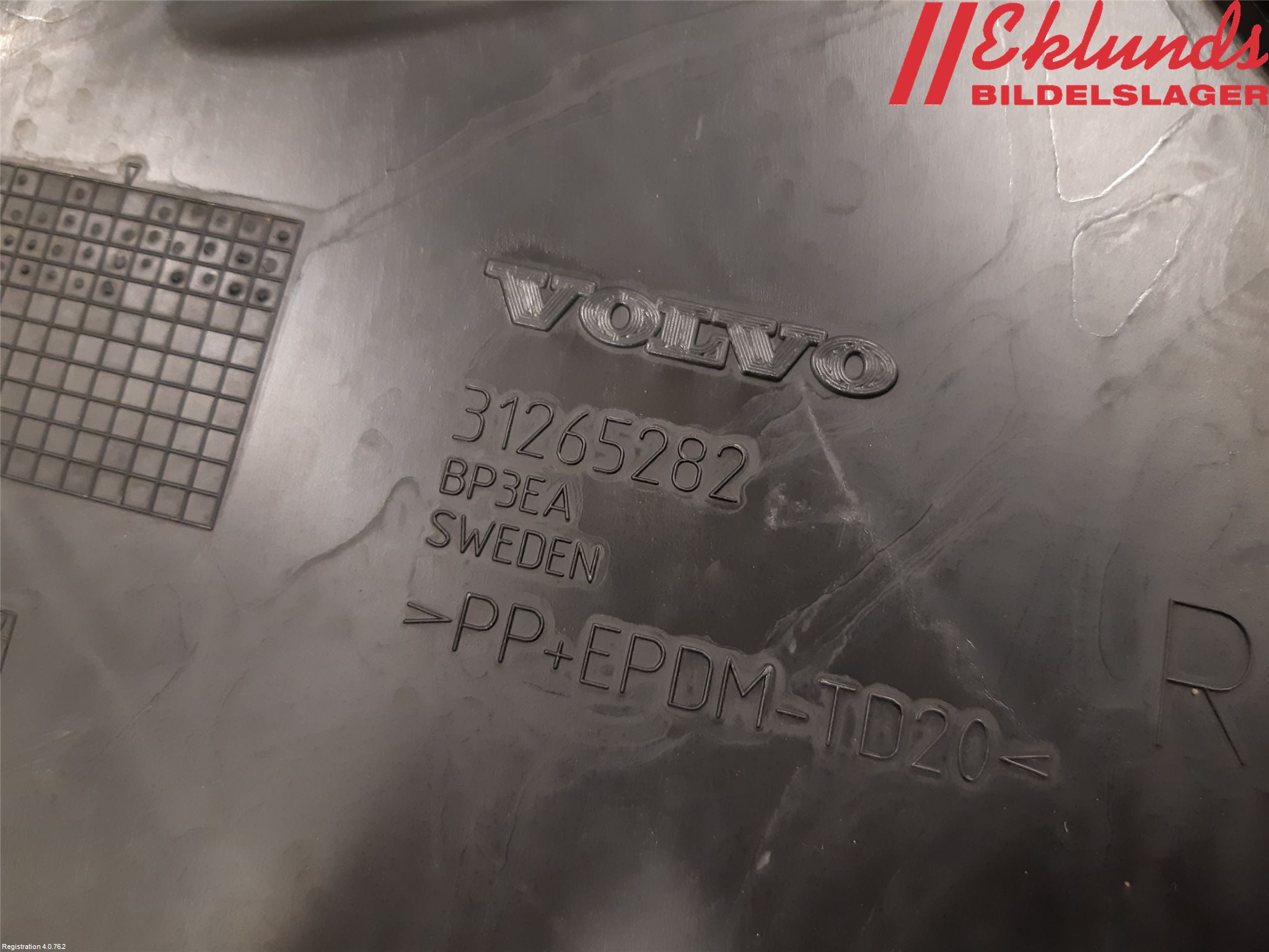 Volvo V60 11-13 Stötfångarfäste Bak Hö