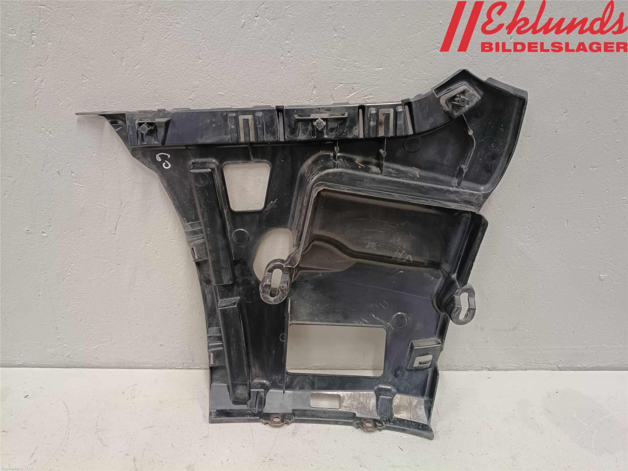 BMW 3 F30/F31/F80 12-19 Stötfångarfäste Bak Hö