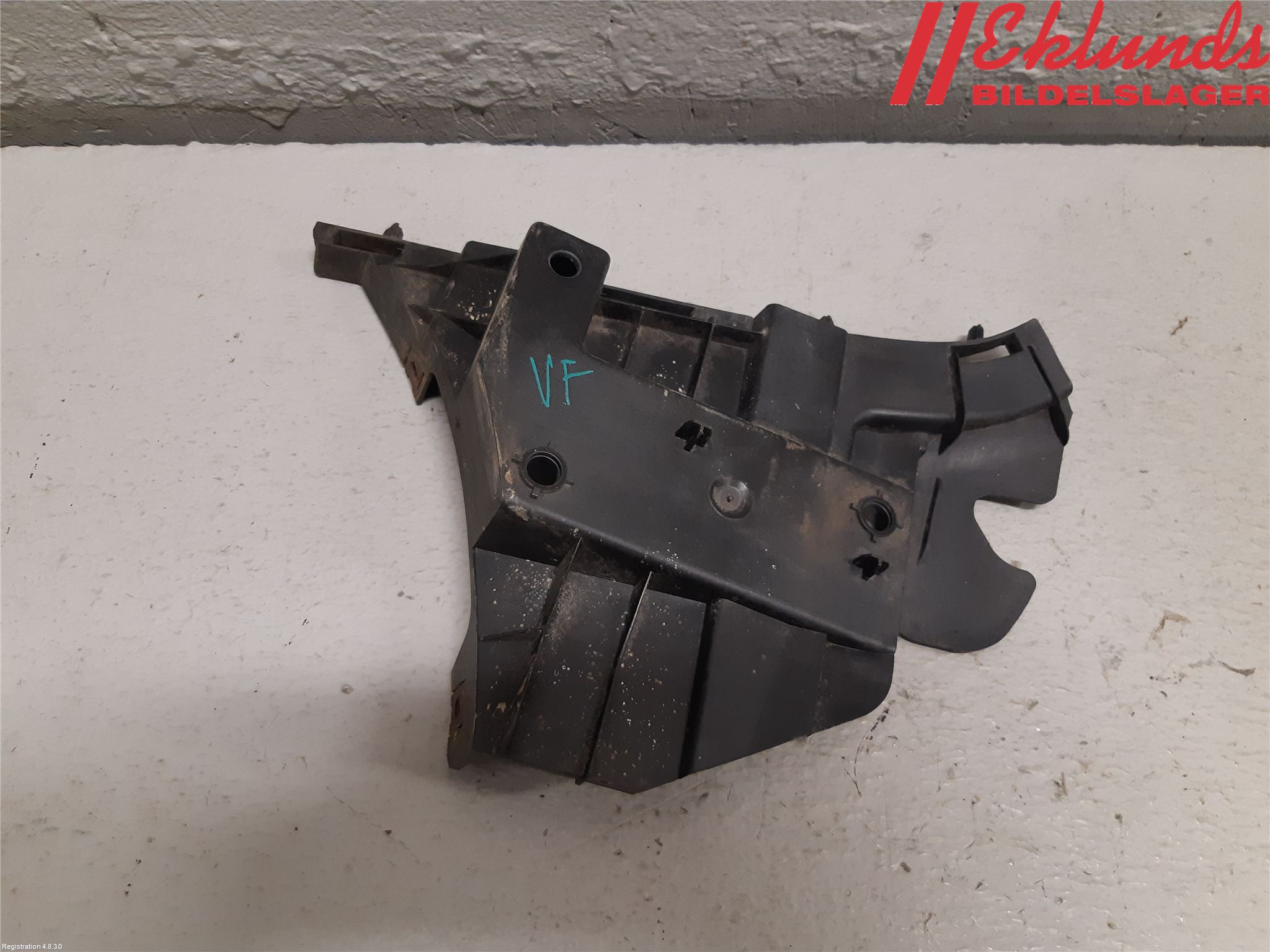 Volvo V70 08-13 Stötfångarfäste Fram Vä