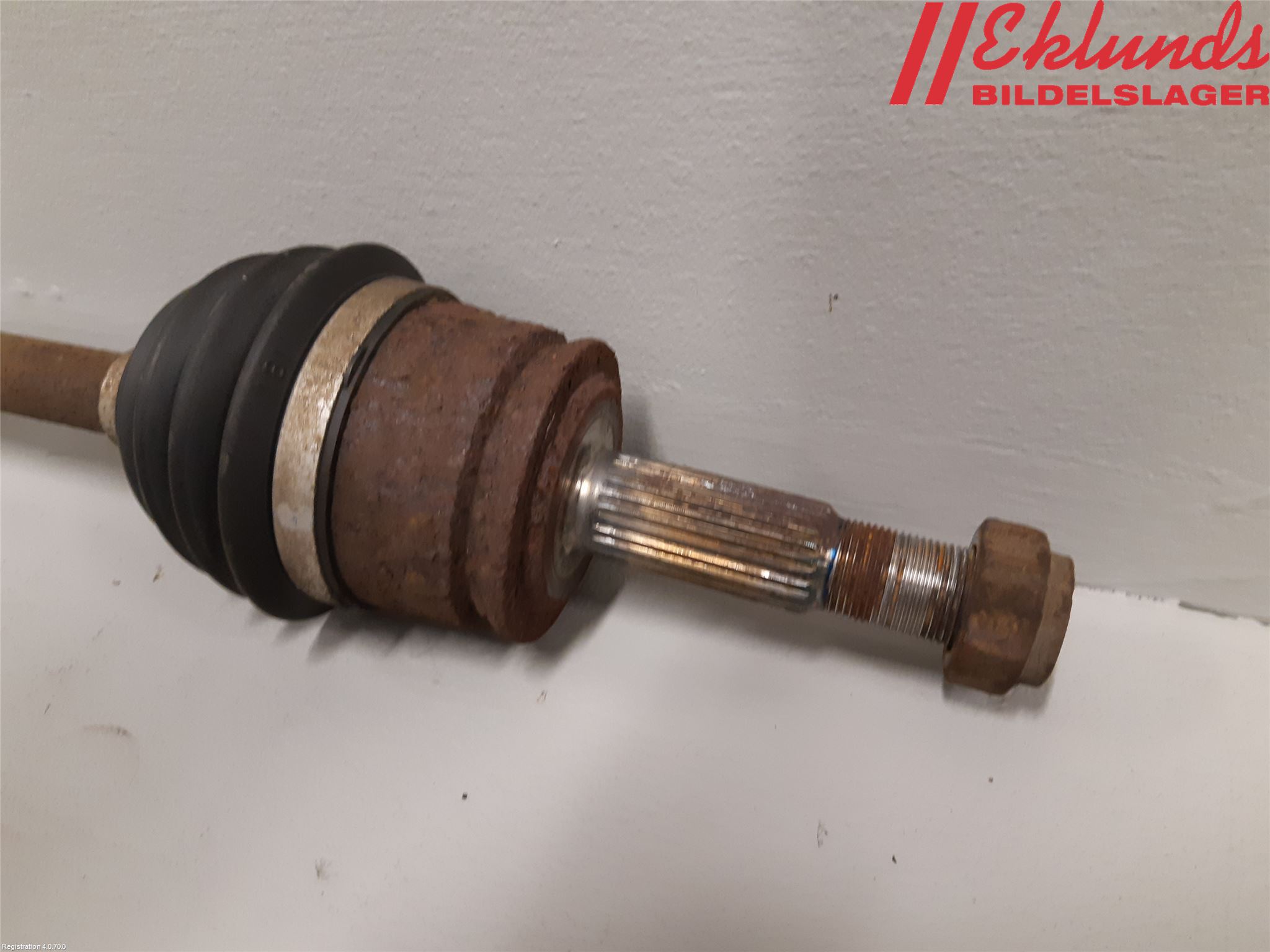 Mitsubishi COLT   04-08 Drivaxel Fram Höger