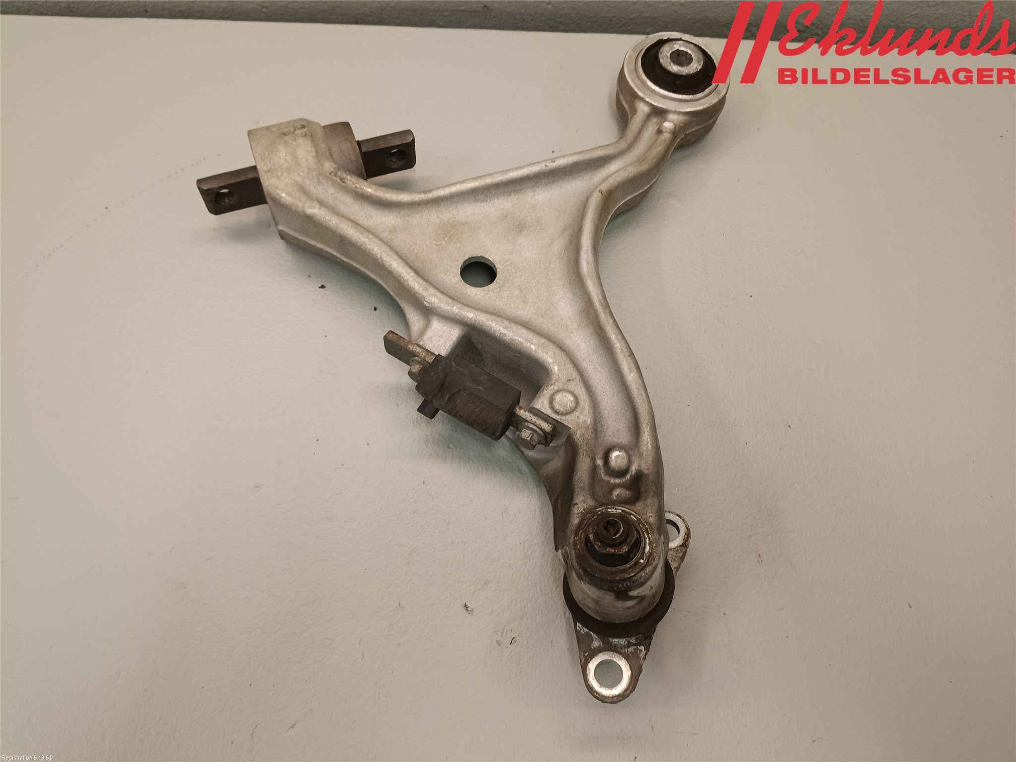 Volvo V70 05-08 Bärarm Fram Undre Hö