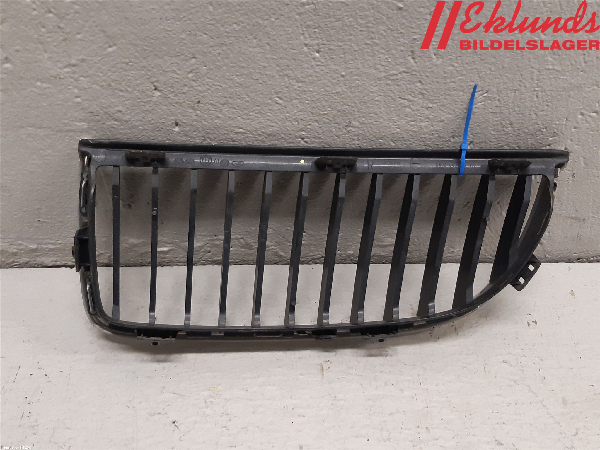 BMW 3 E90/91 SED/TOU 05-12 Grilldel Höger