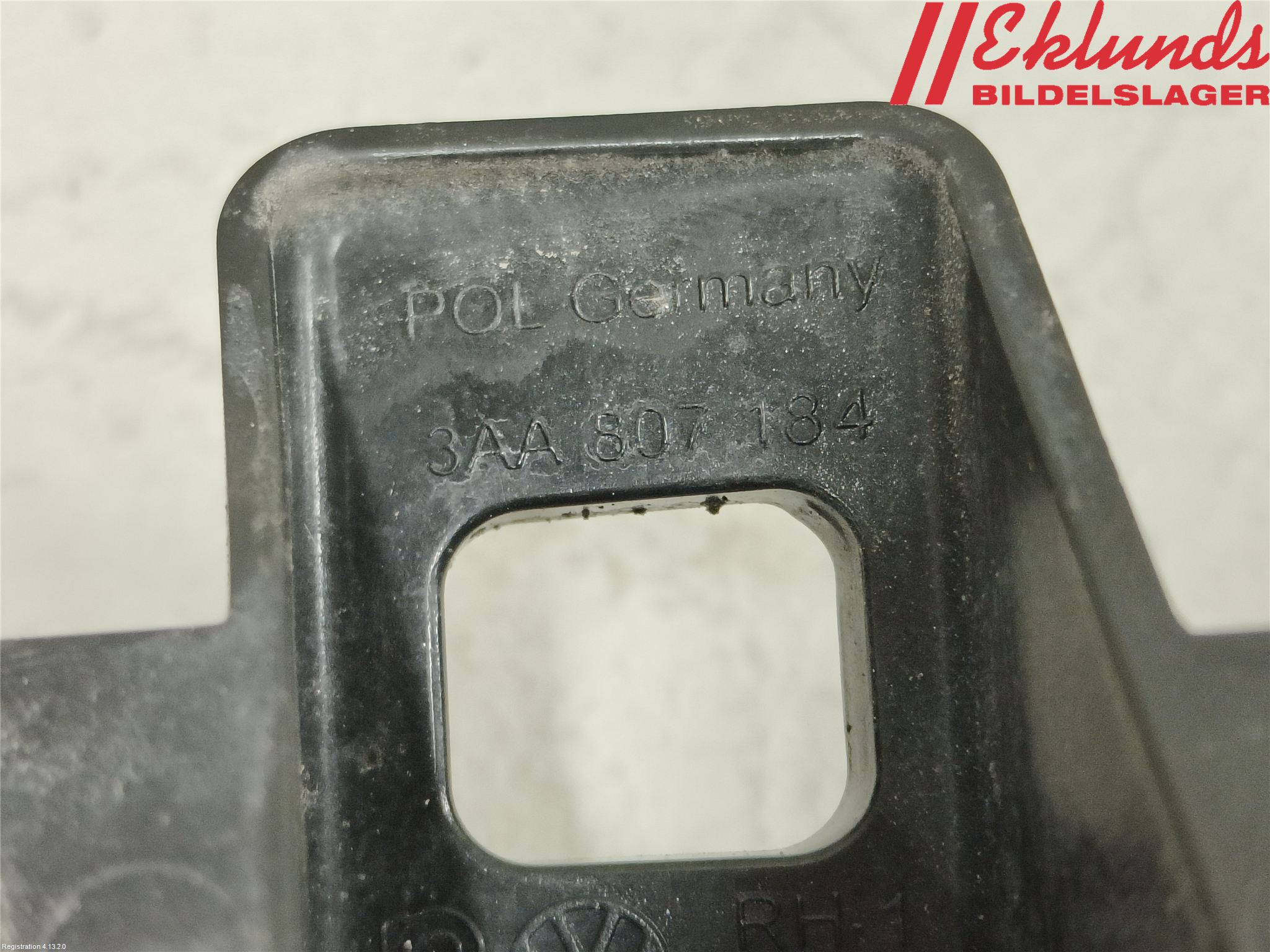 Volkswagen VW PASSAT 11-14 Stötfångarfäste Fram Hö