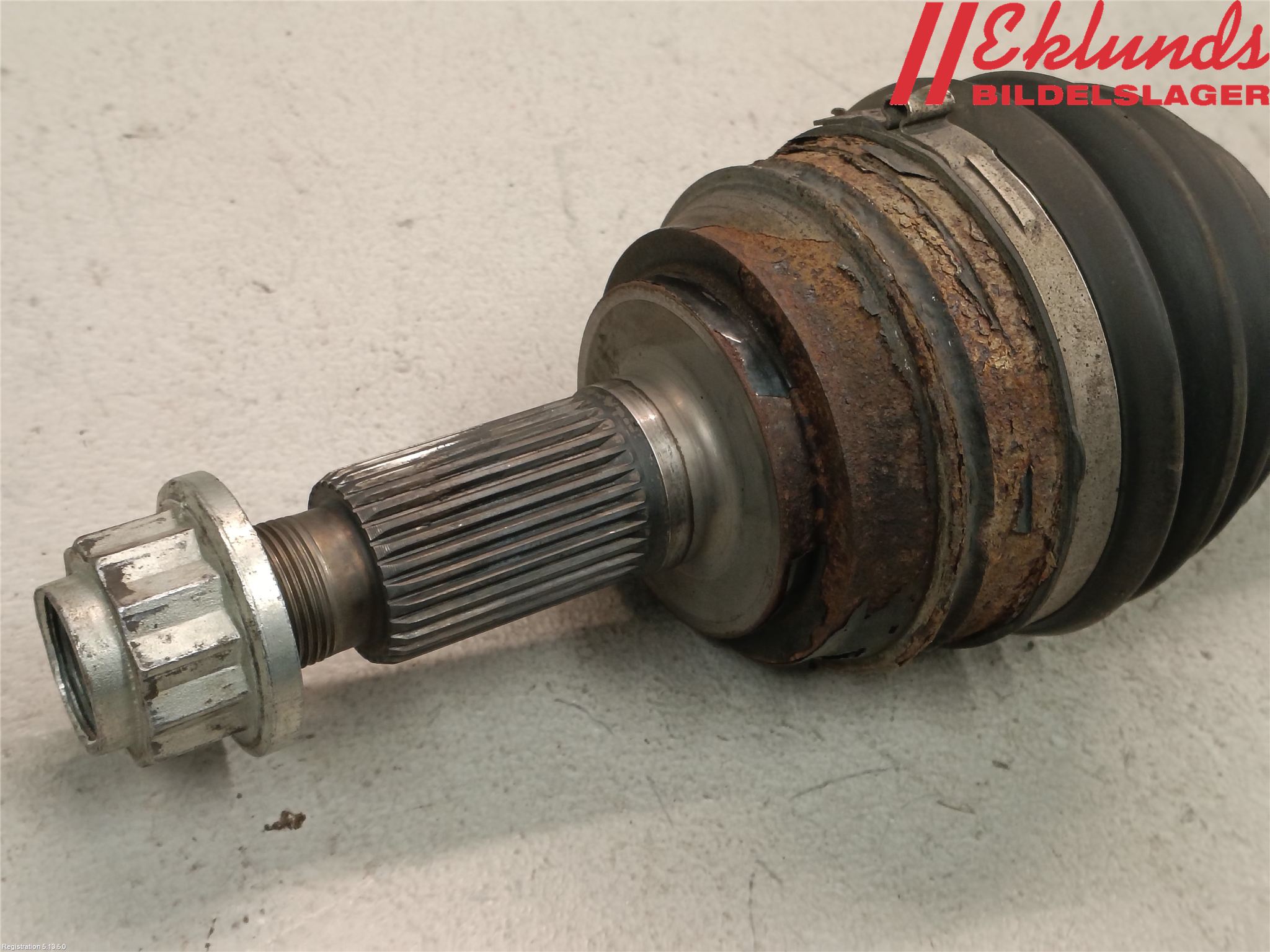 Volkswagen VW TOUAREG 7P 11-18 Drivaxel Fram Höger