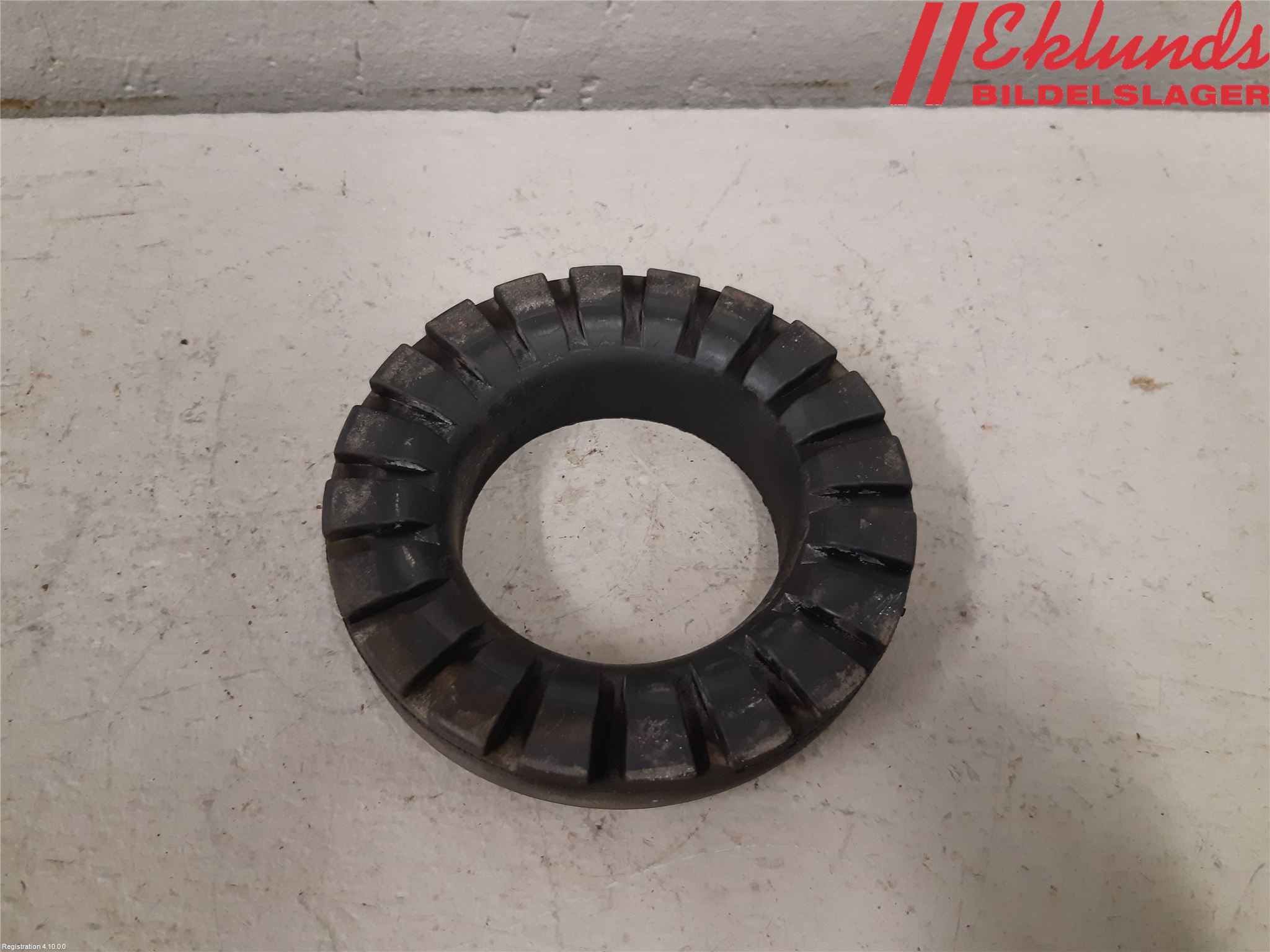 Volvo V70 14-16 Fjäderskål Bak