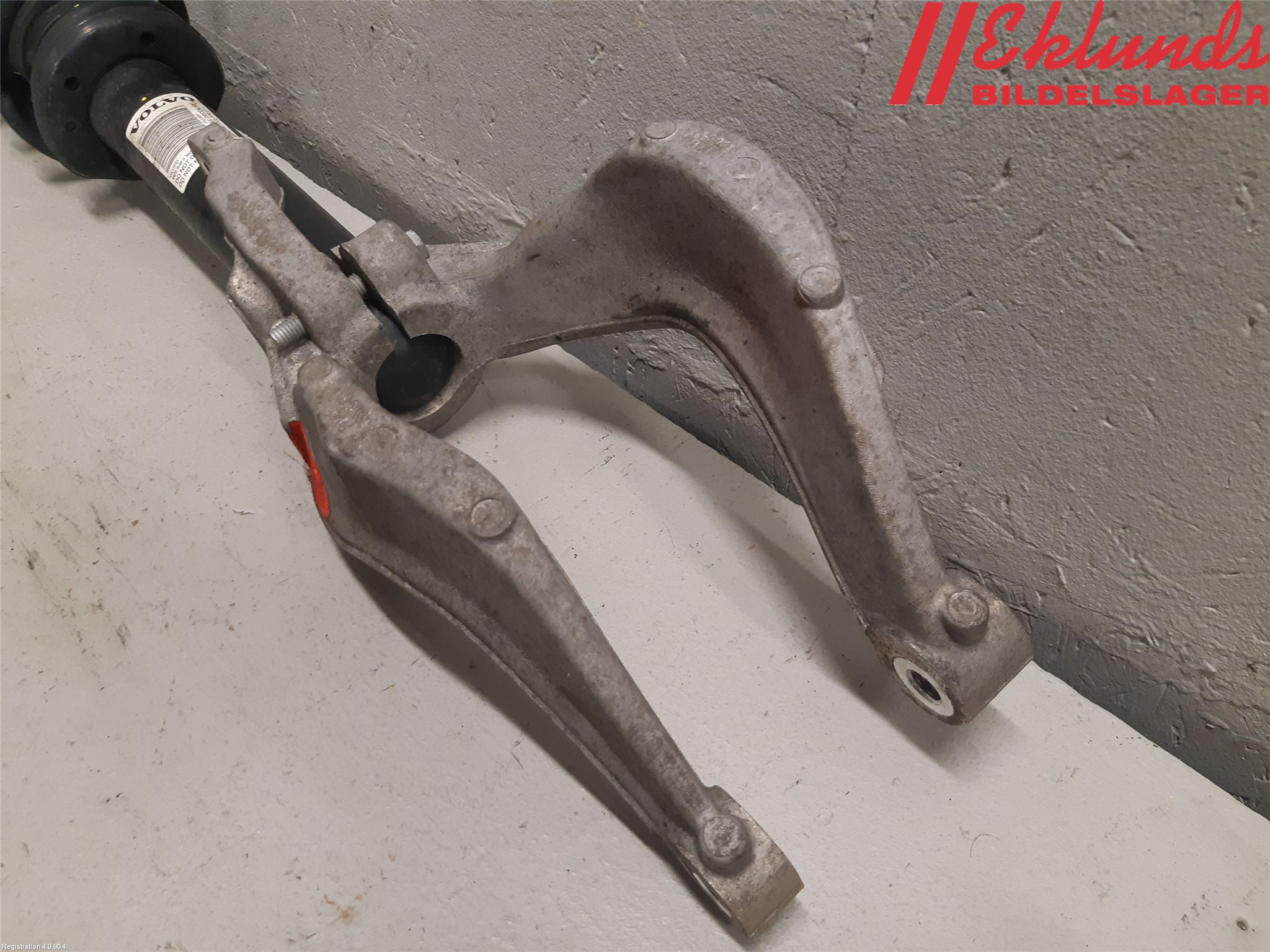 Volvo XC60 18- Fjäderben Fram Vänster