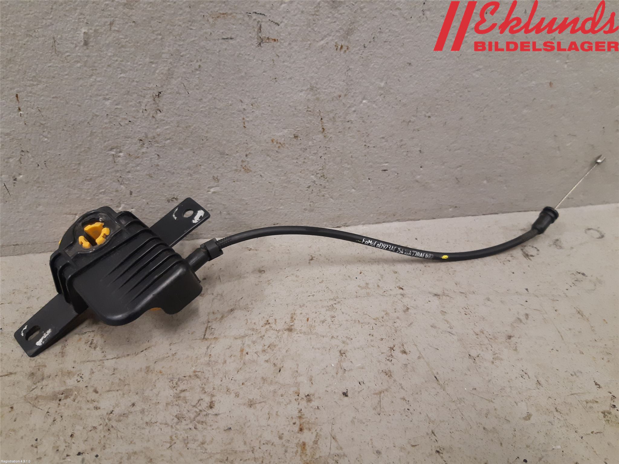 Ford KUGA 17-19 Huvlås Wire-Spak