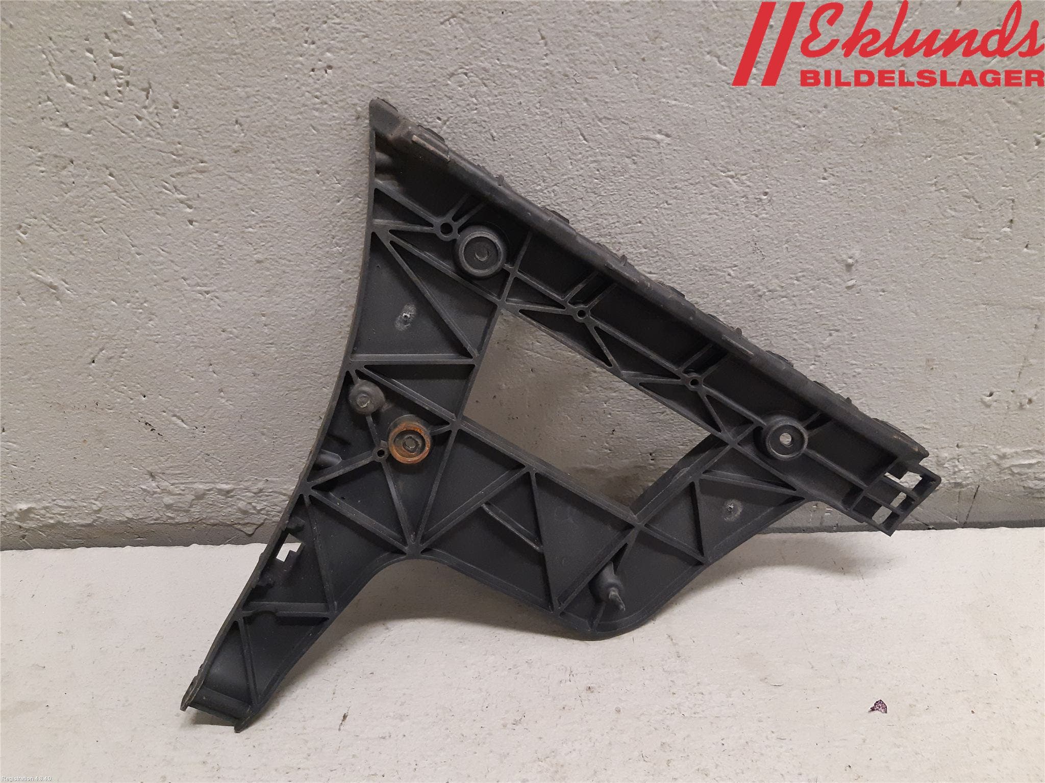 Audi A4/S4 08-11 Stötfångarfäste Bak Hö