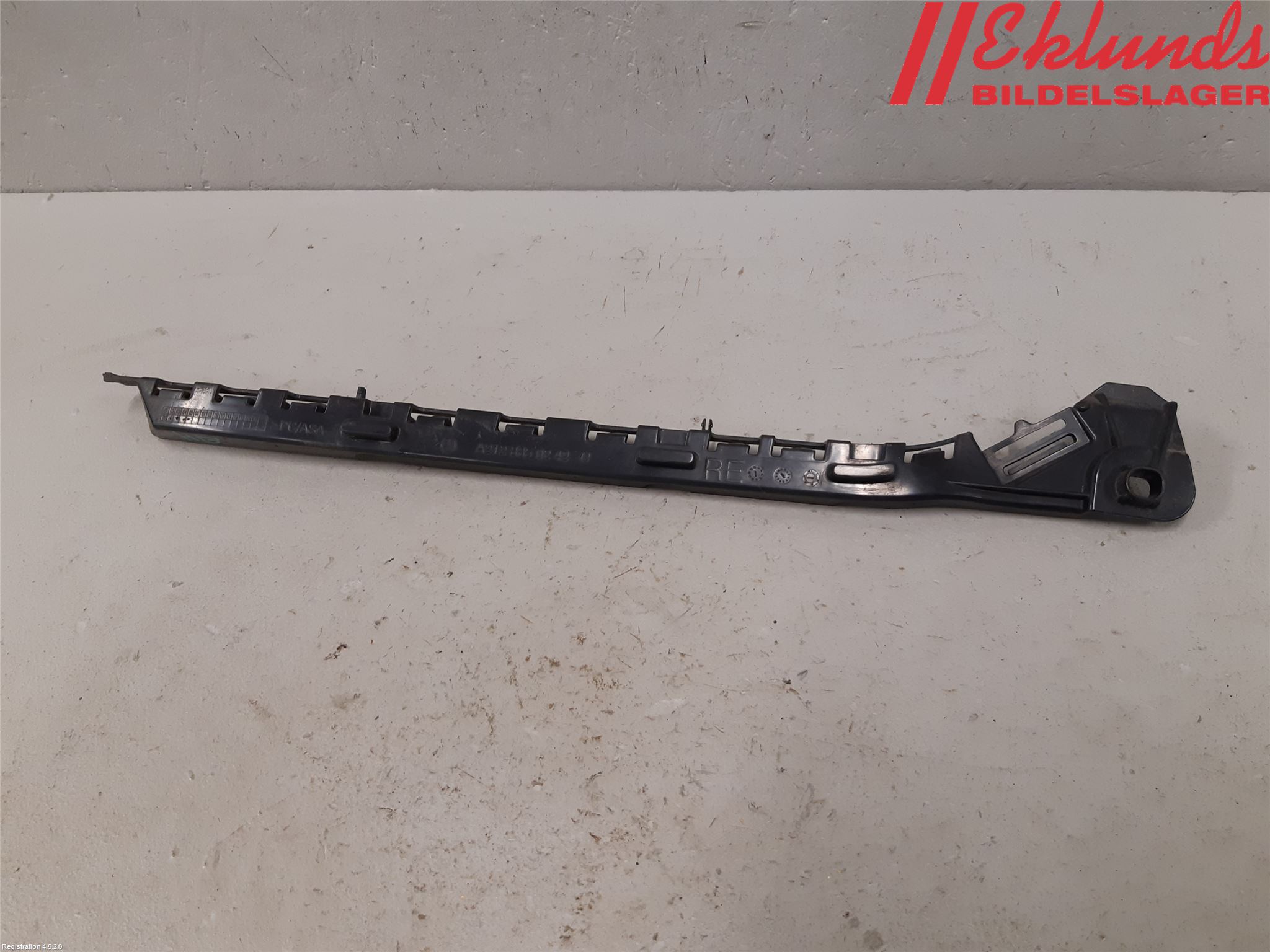 Mercedes-Benz MB E-KLASS (W212) 09-16 Stötfångarfäste Bak Hö