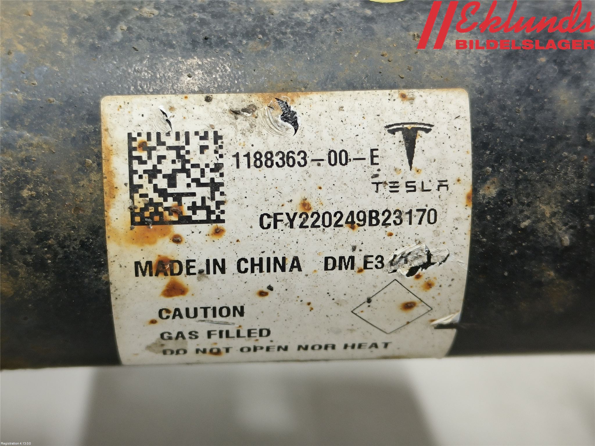 Tesla MODEL Y 21- Fjäderben Fram Vänster