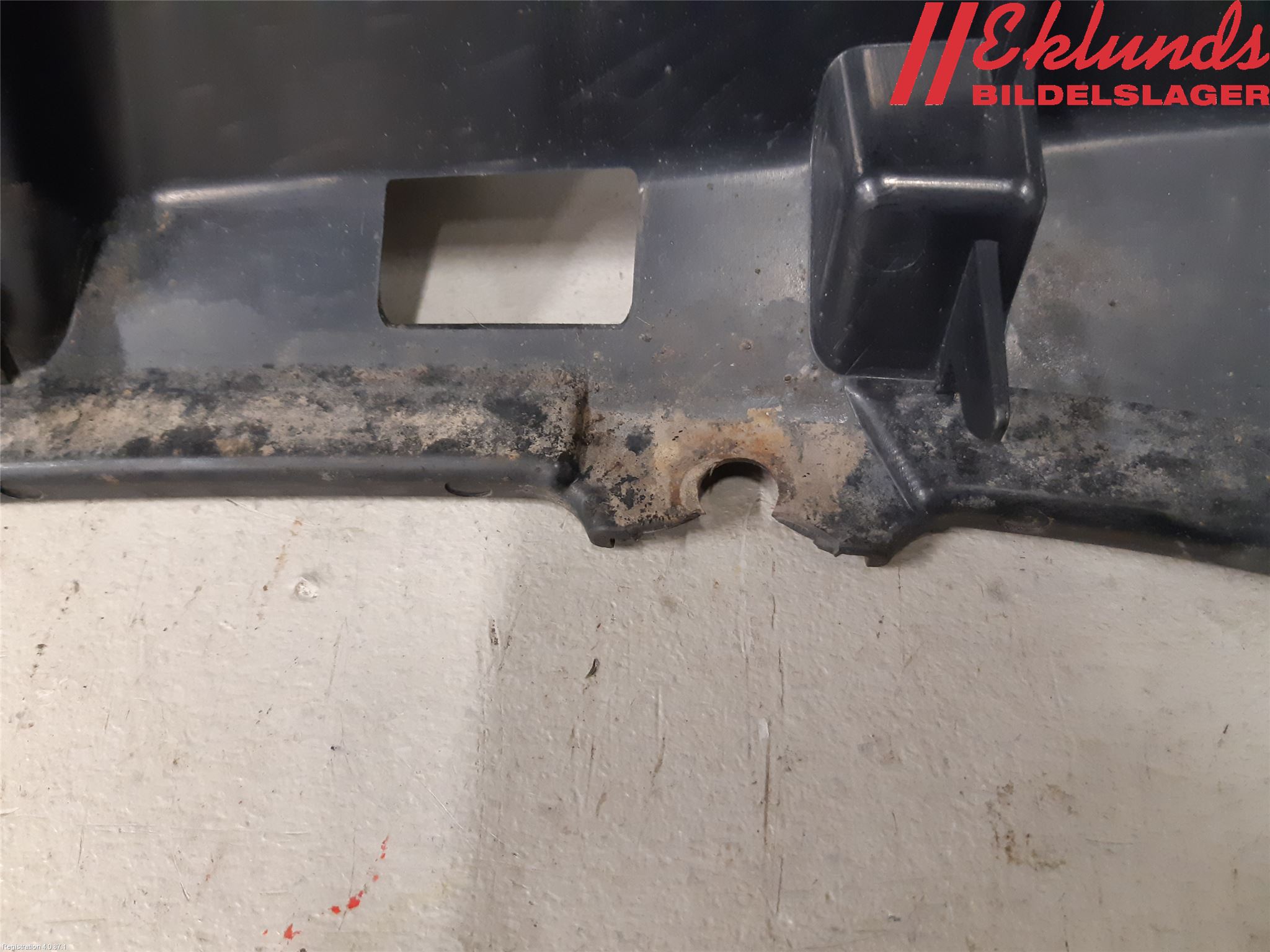 BMW 3 F30/F31/F80 12-19 Stötfångarfäste Bak Hö