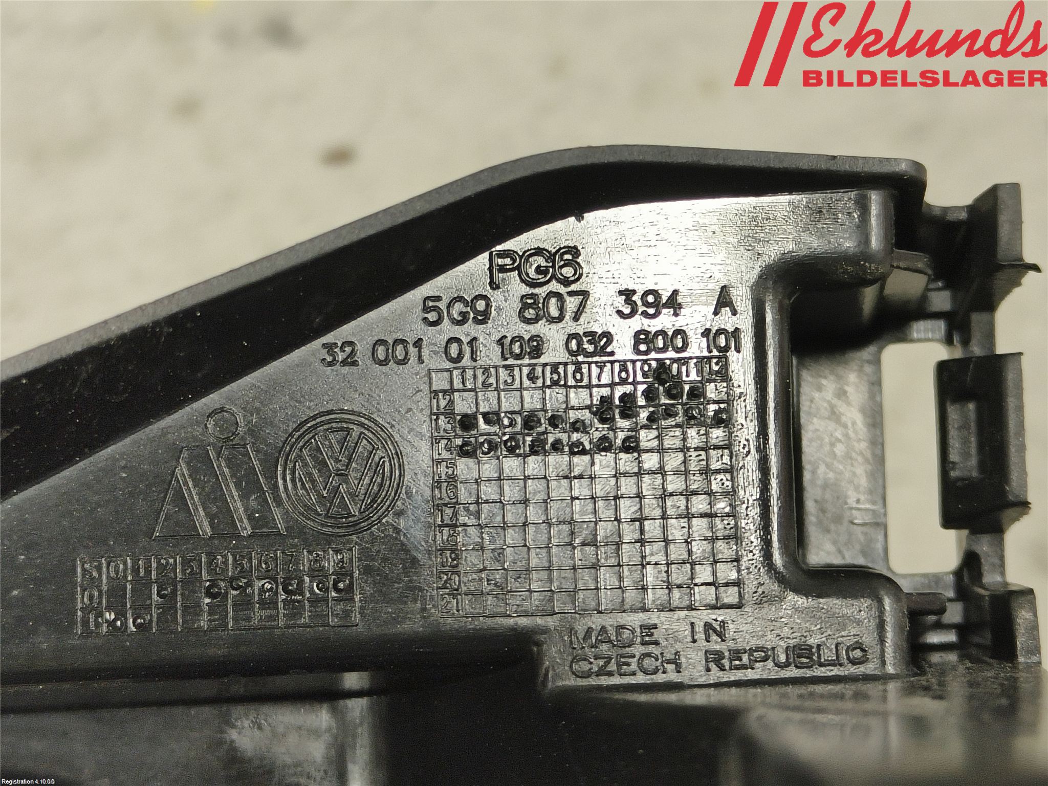 Volkswagen VW GOLF / E-GOLF VII 13-20 Stötfångarfäste Bak Hö