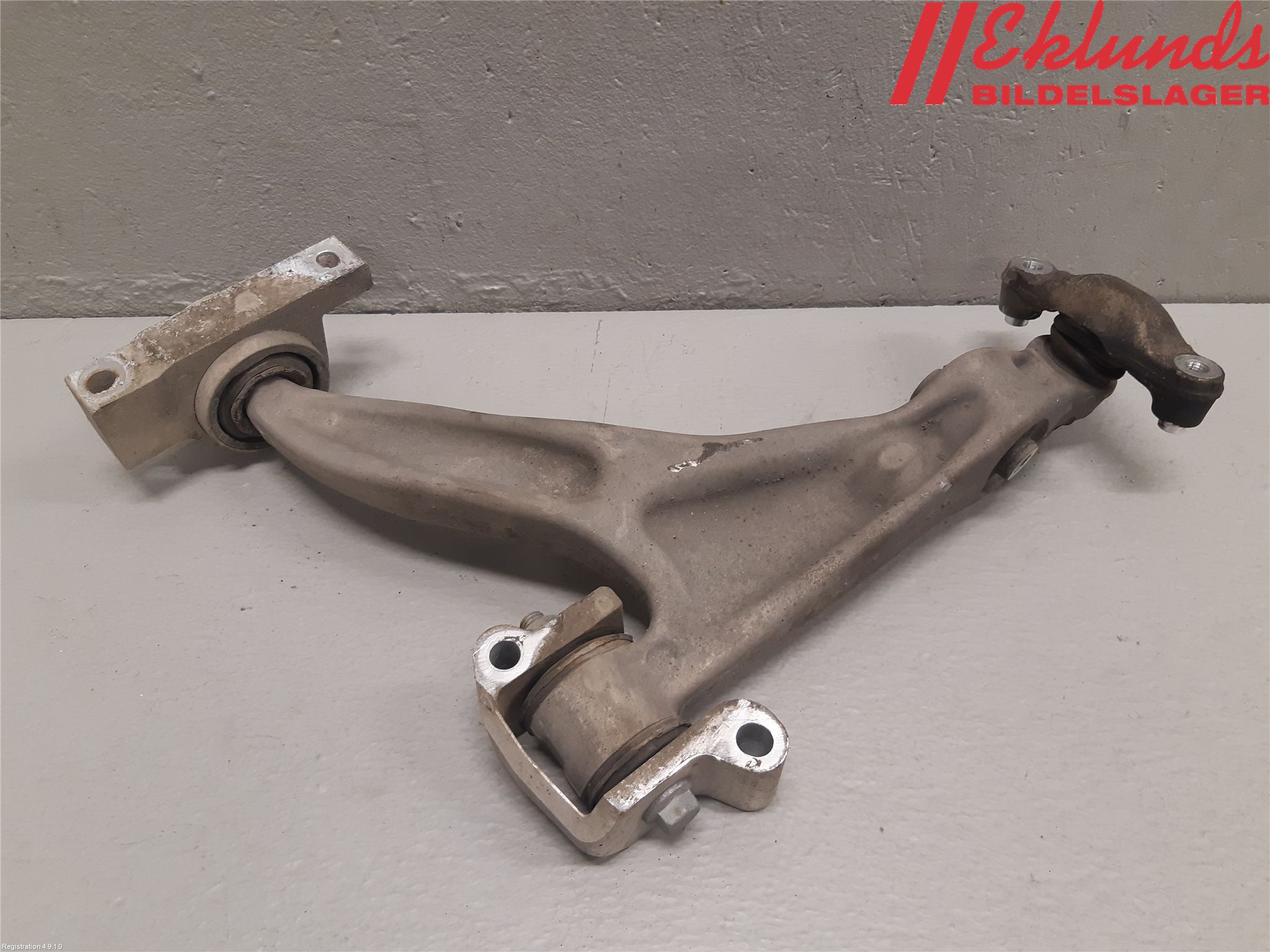 Volvo V60 19- Bärarm Fram Undre Hö