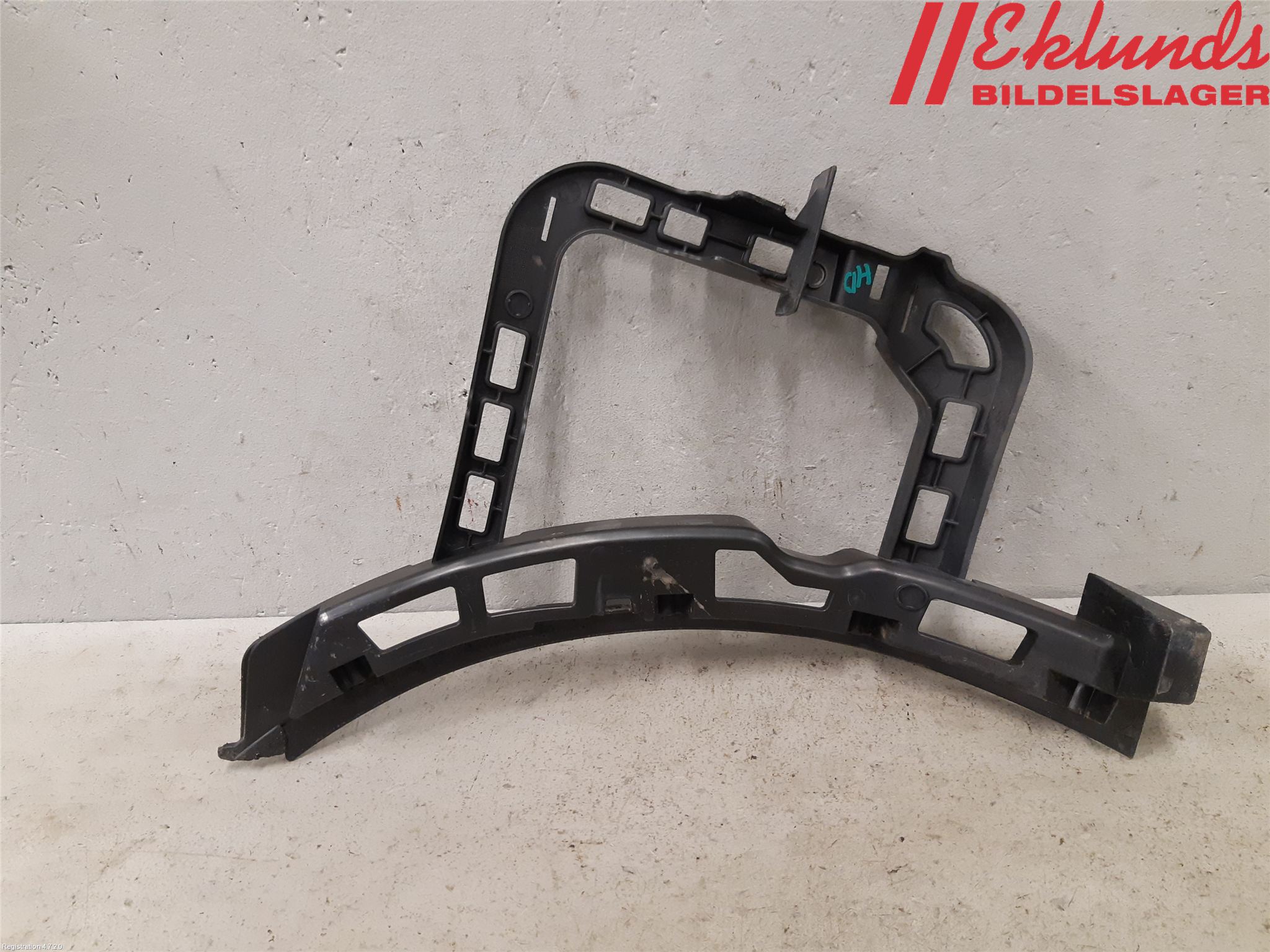 Volkswagen VW PASSAT 11-14 Stötfångarfäste Bak Hö