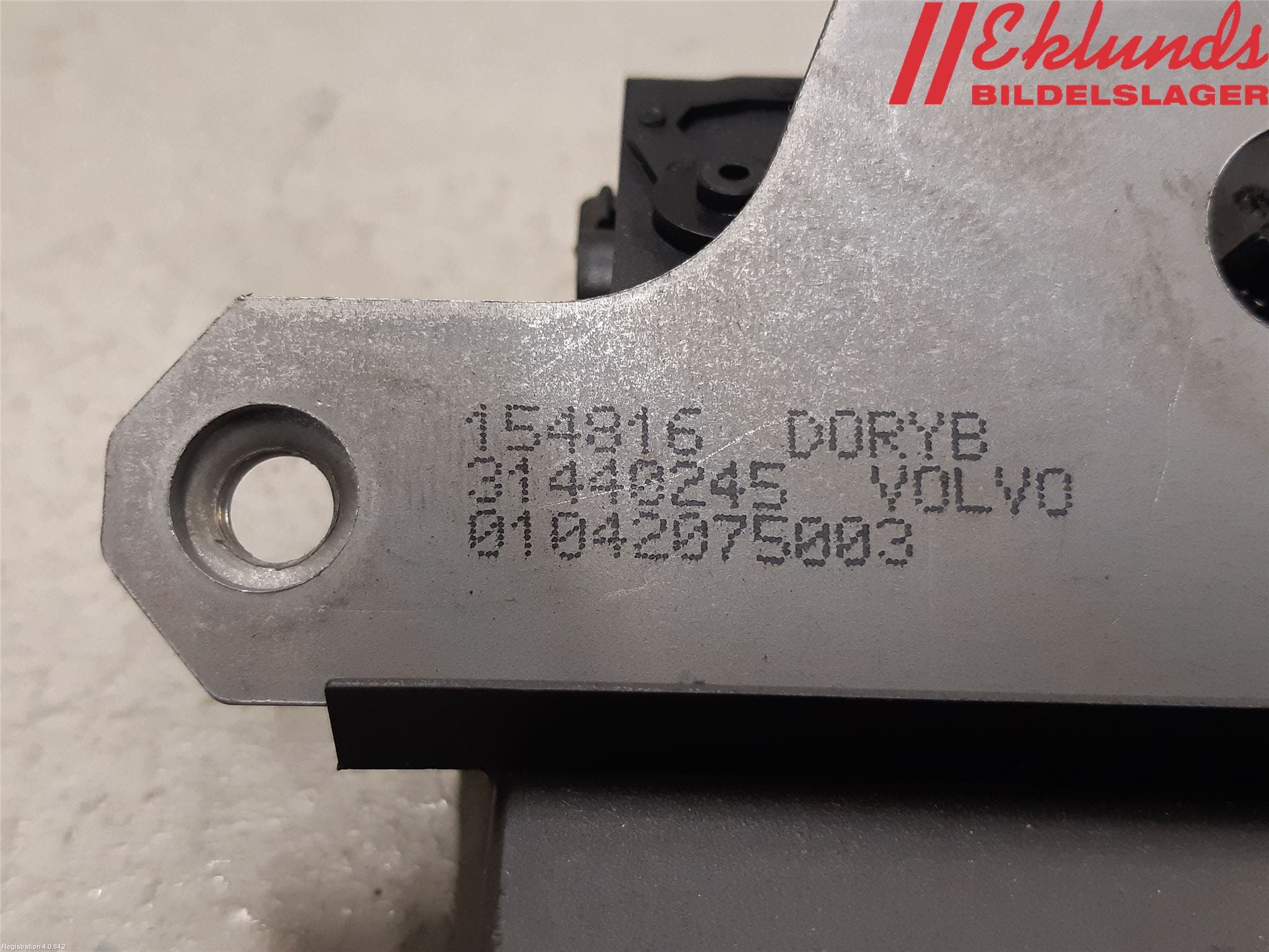 Volvo V40 CROSS COUNTRY 13-19 Låskista Baklucka