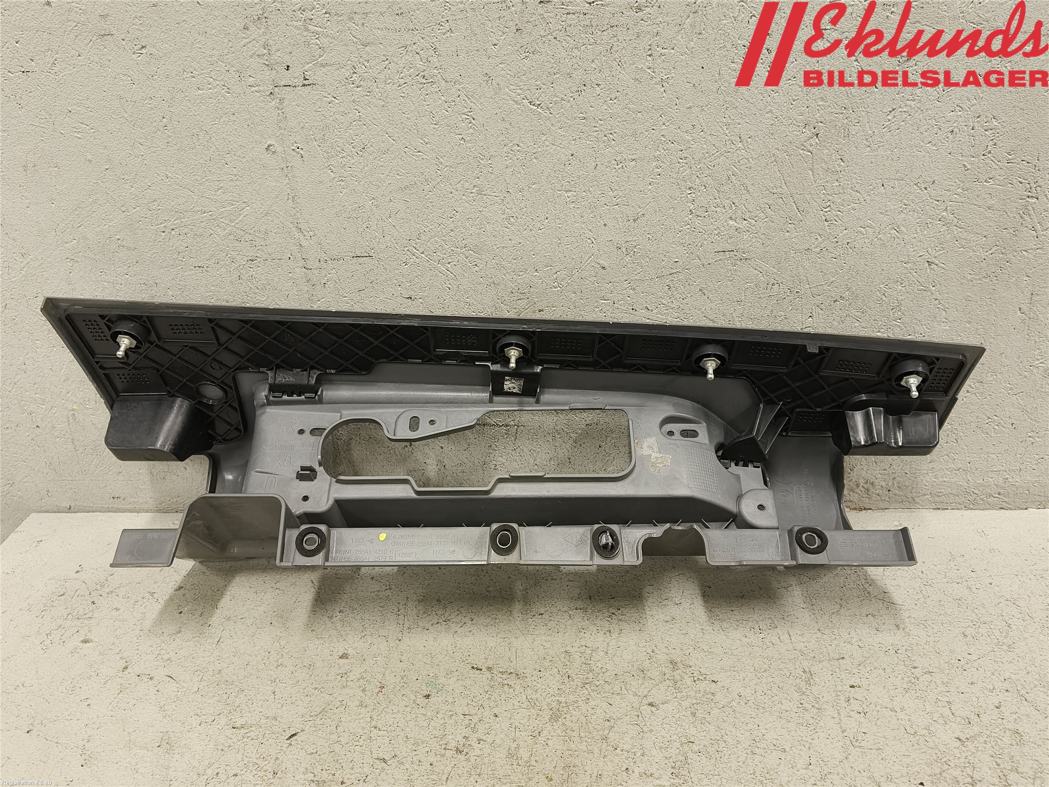 Renault TRAFIC/E-TECH 15- Bakljussarg