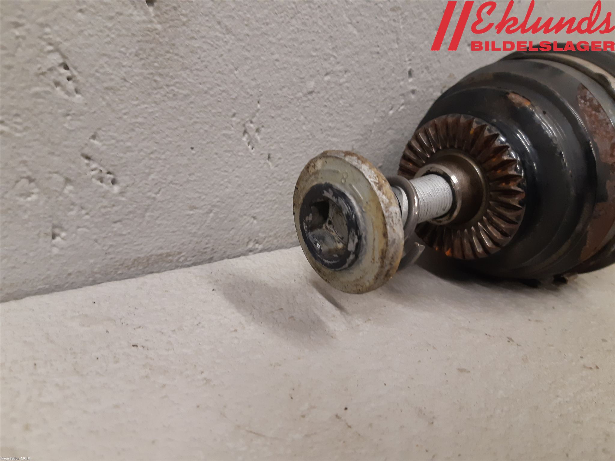 BMW X1 F48 15-22 Drivaxel Fram Höger