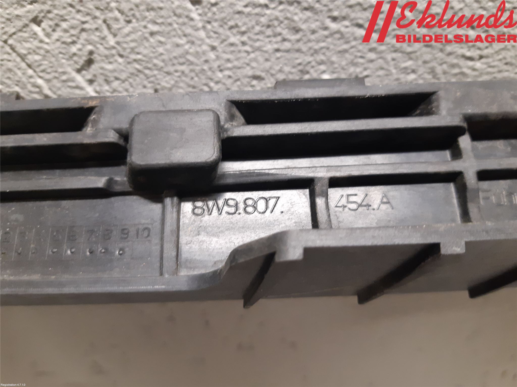 Audi A4/S4 B9 16-19 Stötfångarfäste Bak Hö