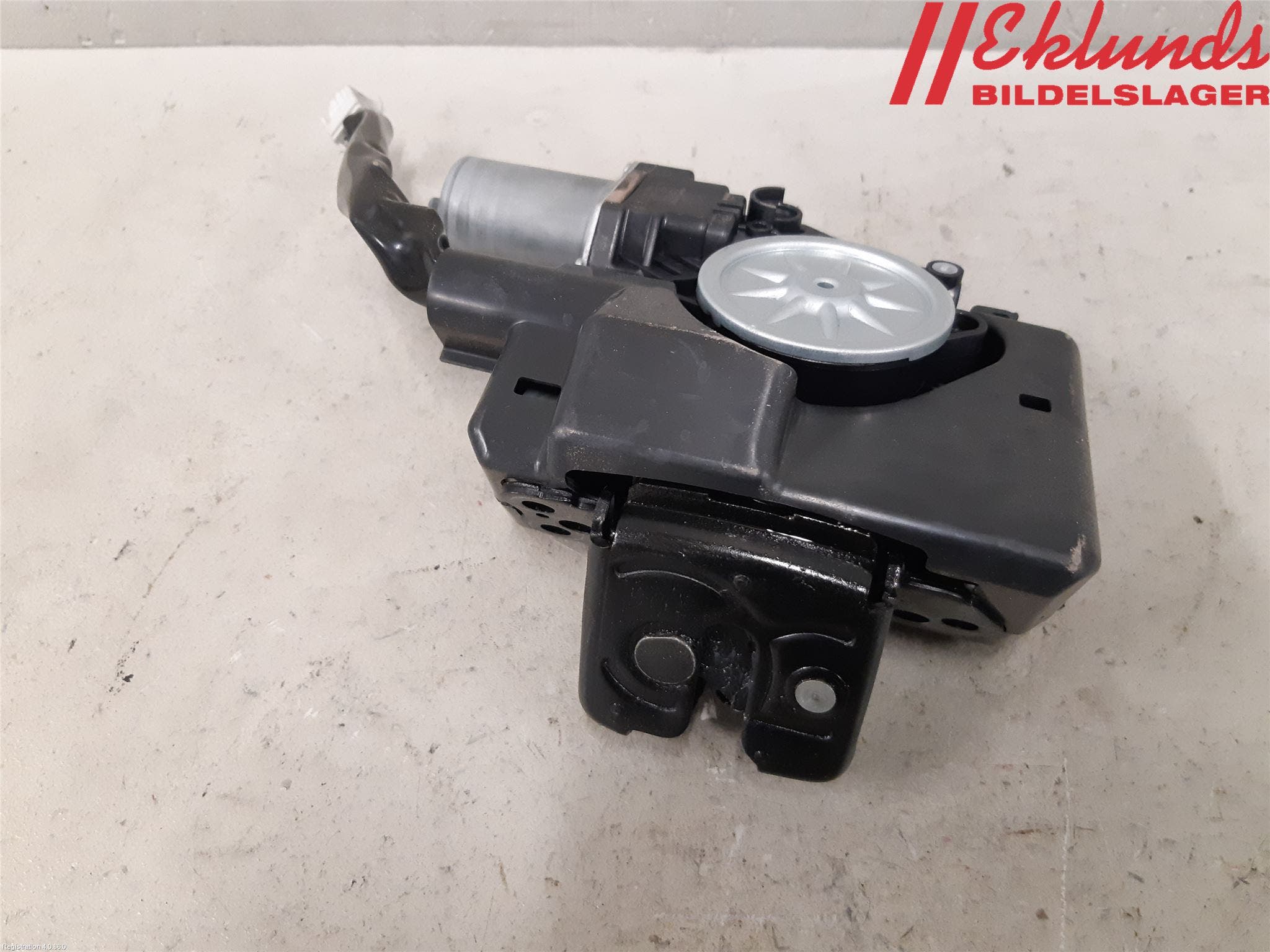 Toyota RAV4 19- Låskista Baklucka