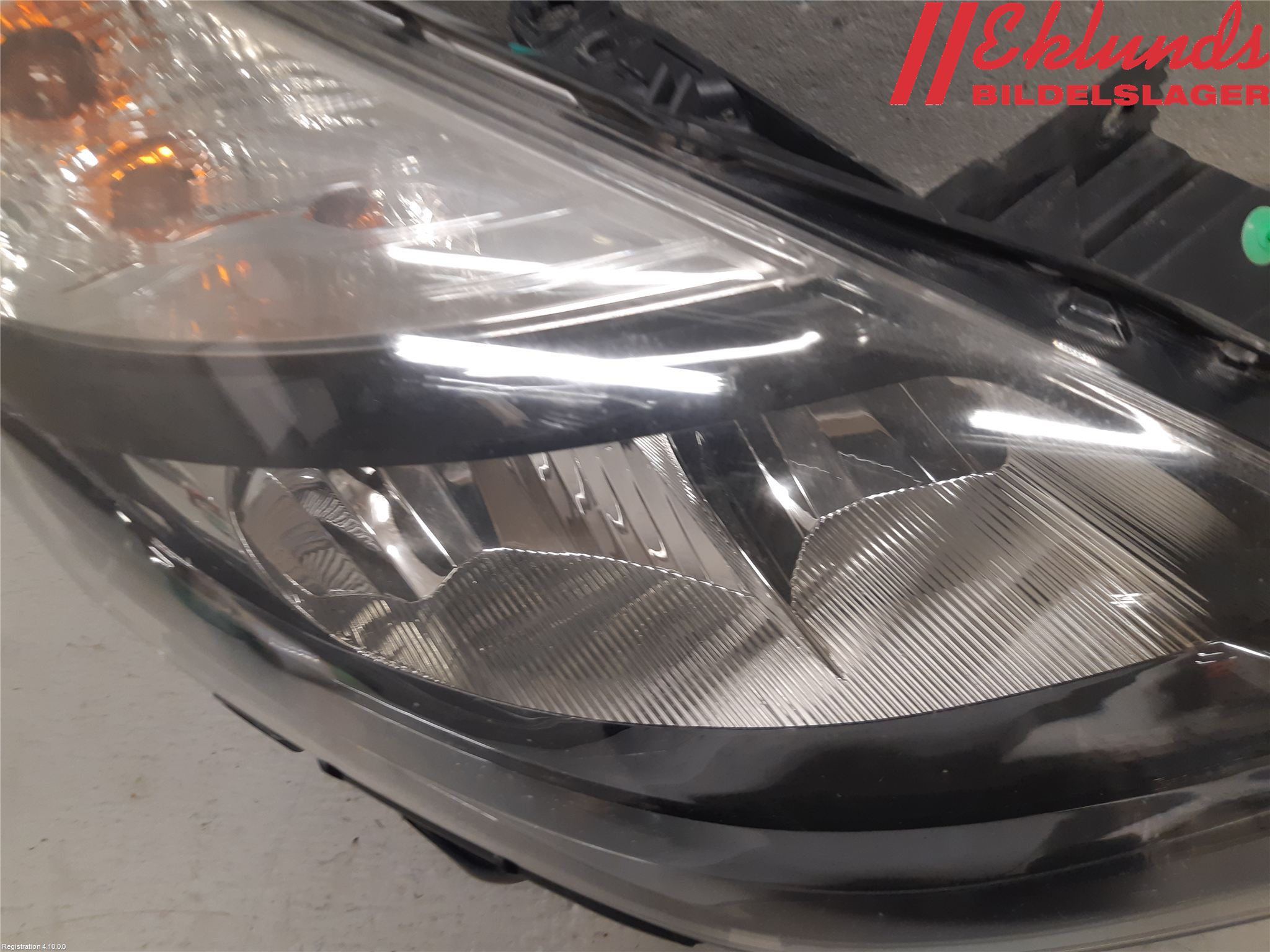 Renault CLIO III  09-12 Strålkastare Höger