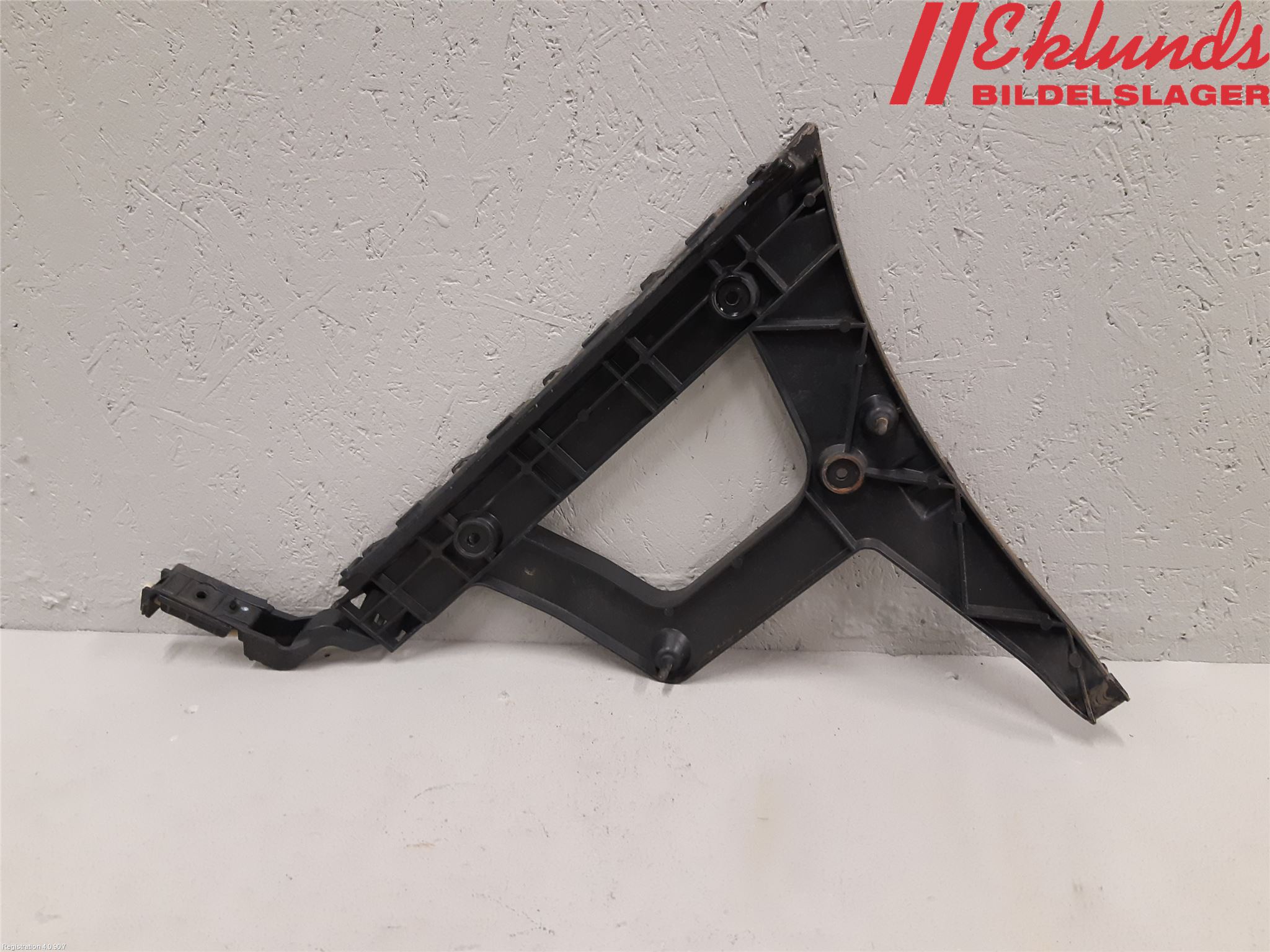 Audi A4 12-15 Stötfångarfäste Bak Vä