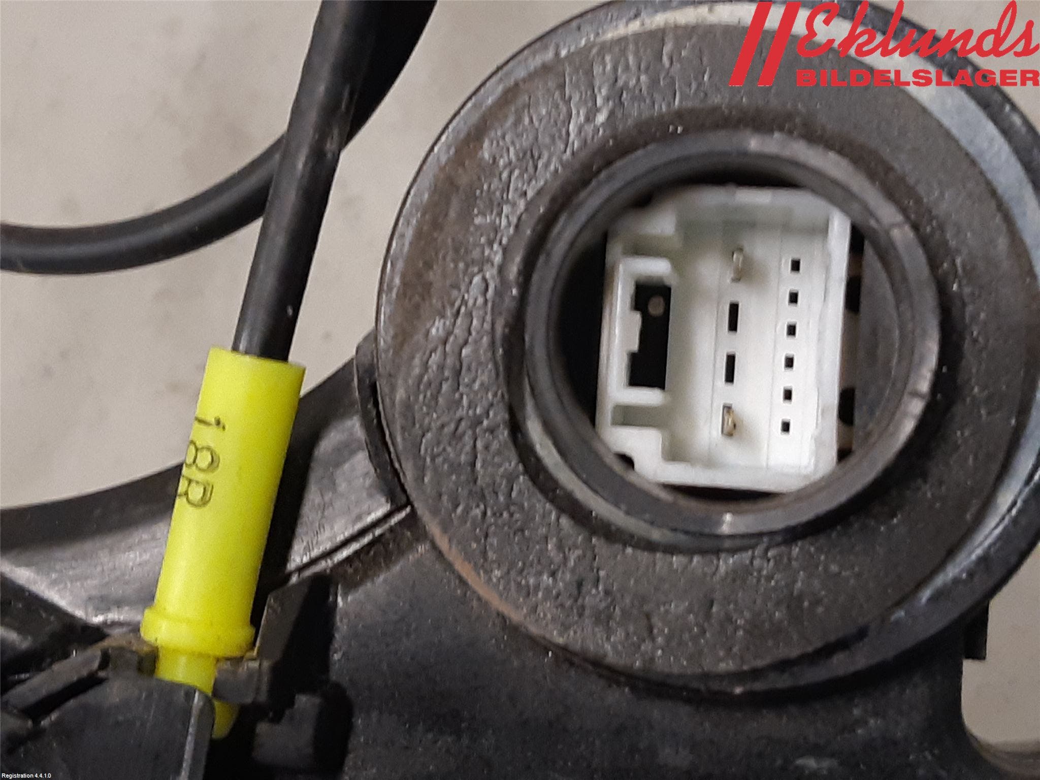 Toyota AVENSIS 07-08 Låskista-Dörrlås