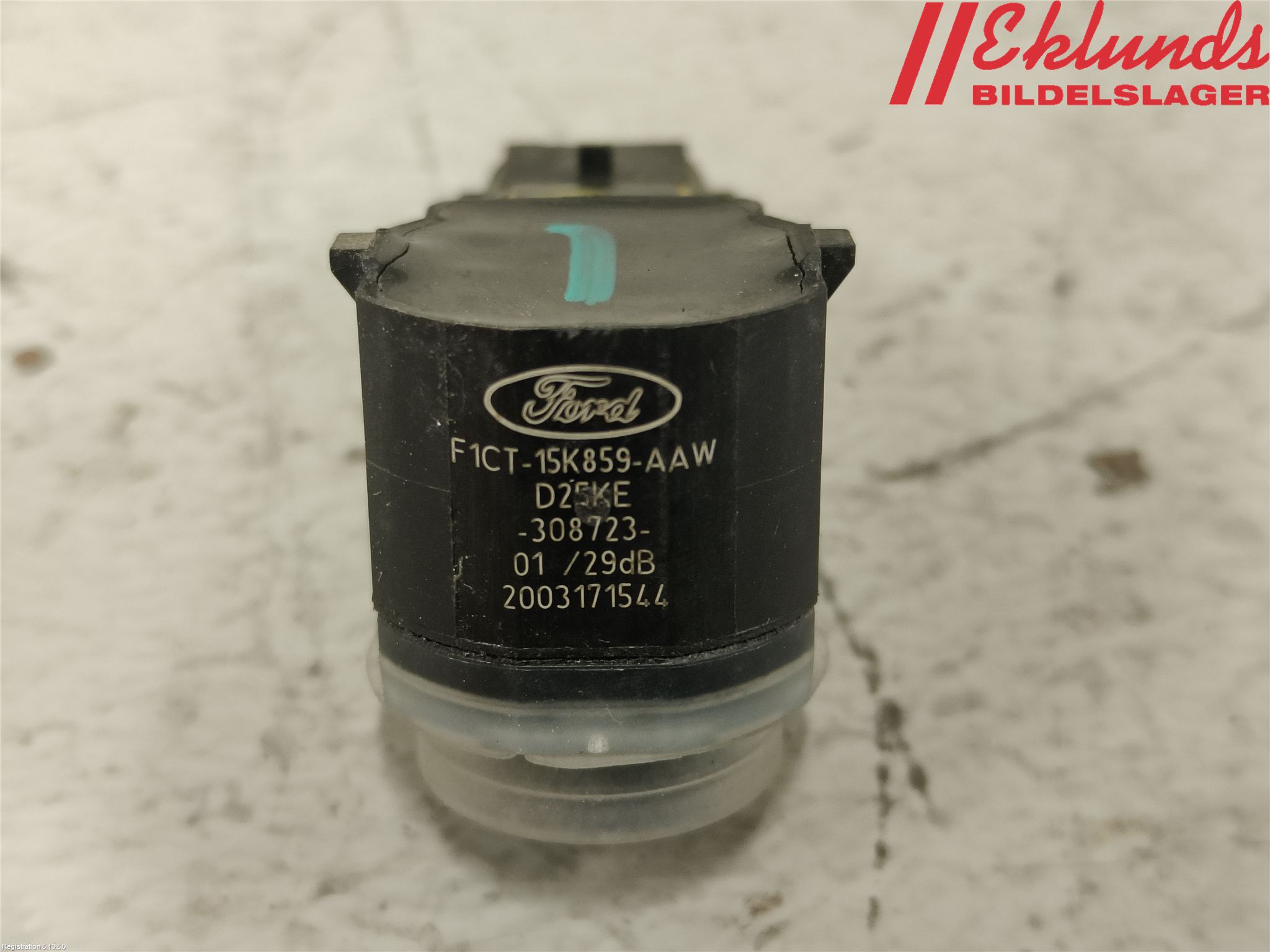 Ford KUGA 17-19 Parkeringshjälp Frontsensor