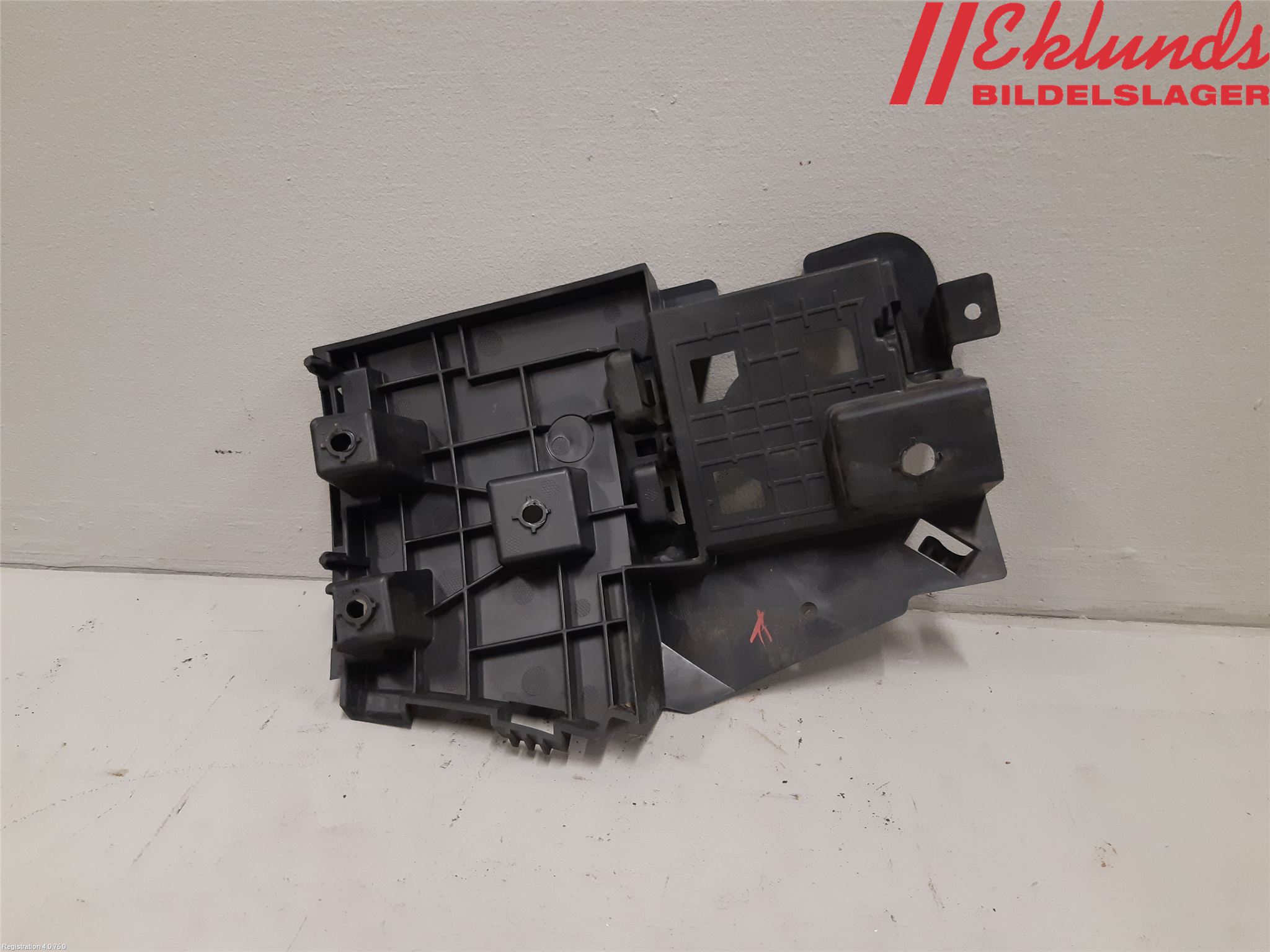 Volvo V60 14-18 Stötfångarfäste Bak Vä