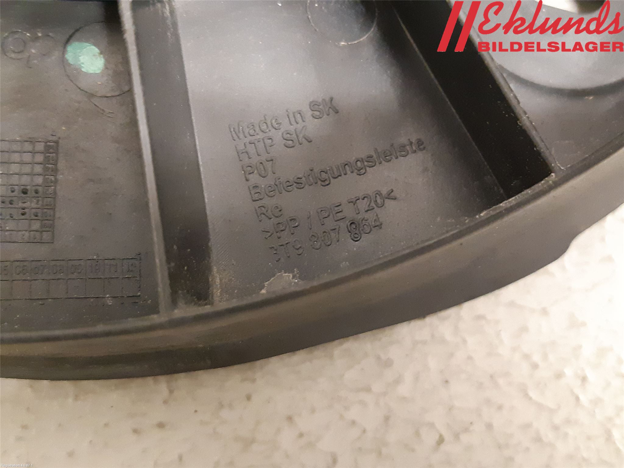Skoda SUPERB 09-15 Stötfångarfäste Bak Hö