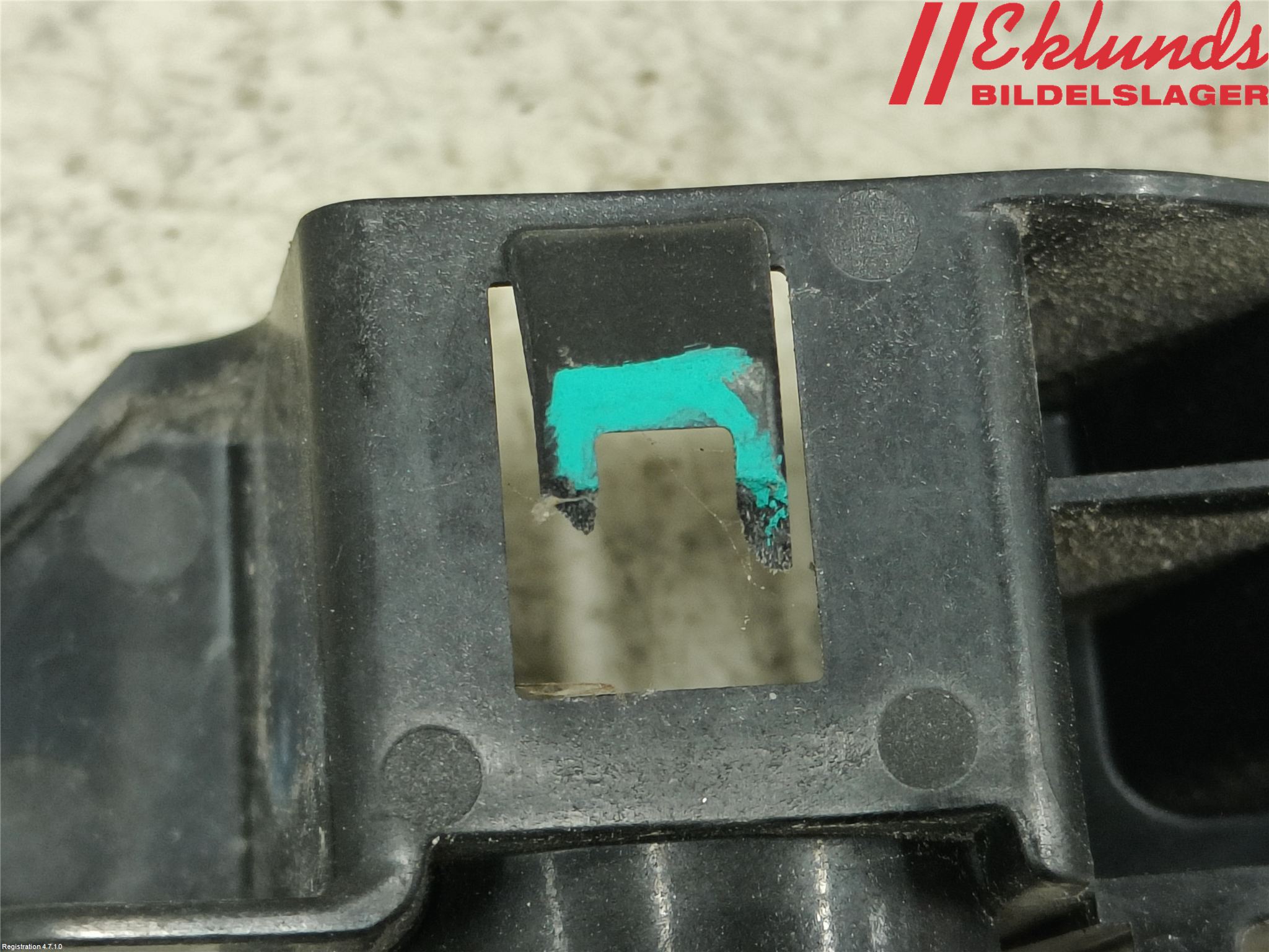 Opel INSIGNIA 17- Skärmfäste Fram Hö