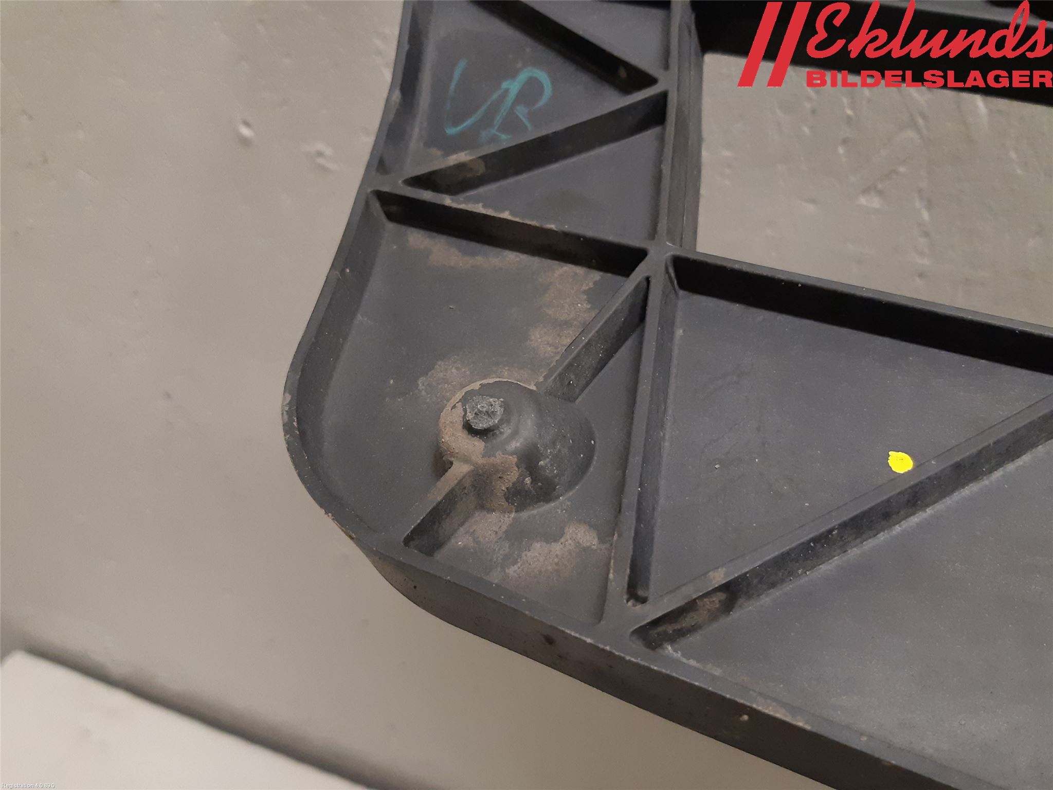 Audi A4/S4 08-11 Stötfångarfäste Bak Vä