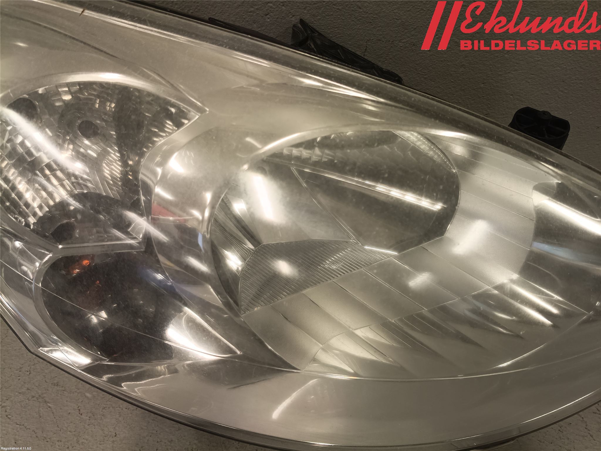 Peugeot PARTNER 08-15 Strålkastare Höger