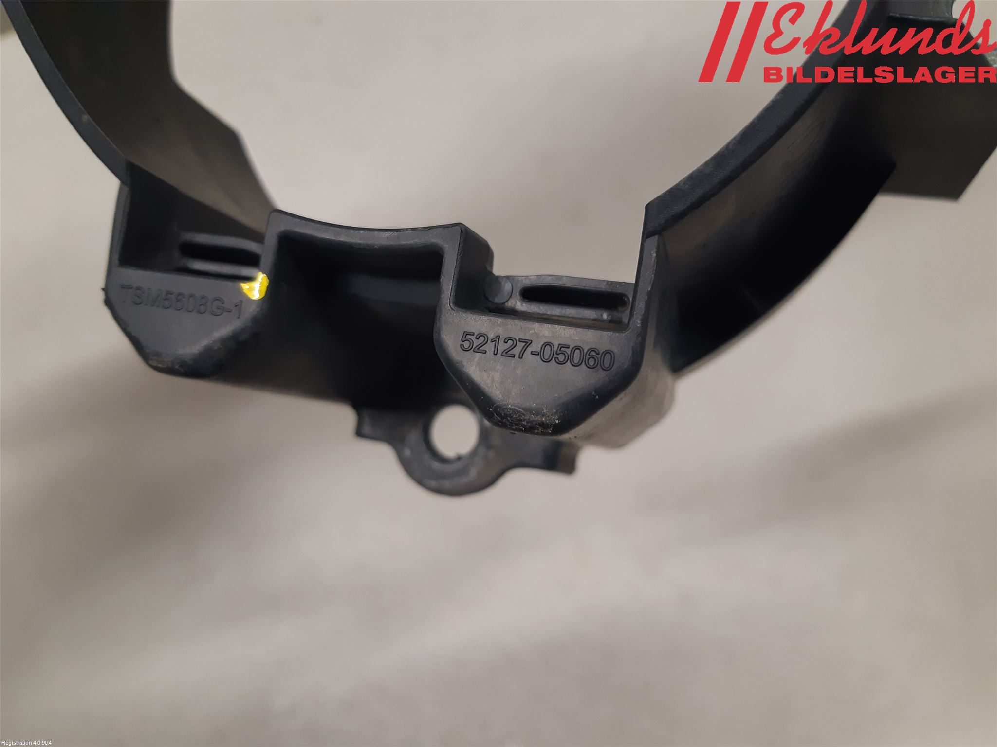 Toyota AVENSIS 09-15 Dimljussarg Fram