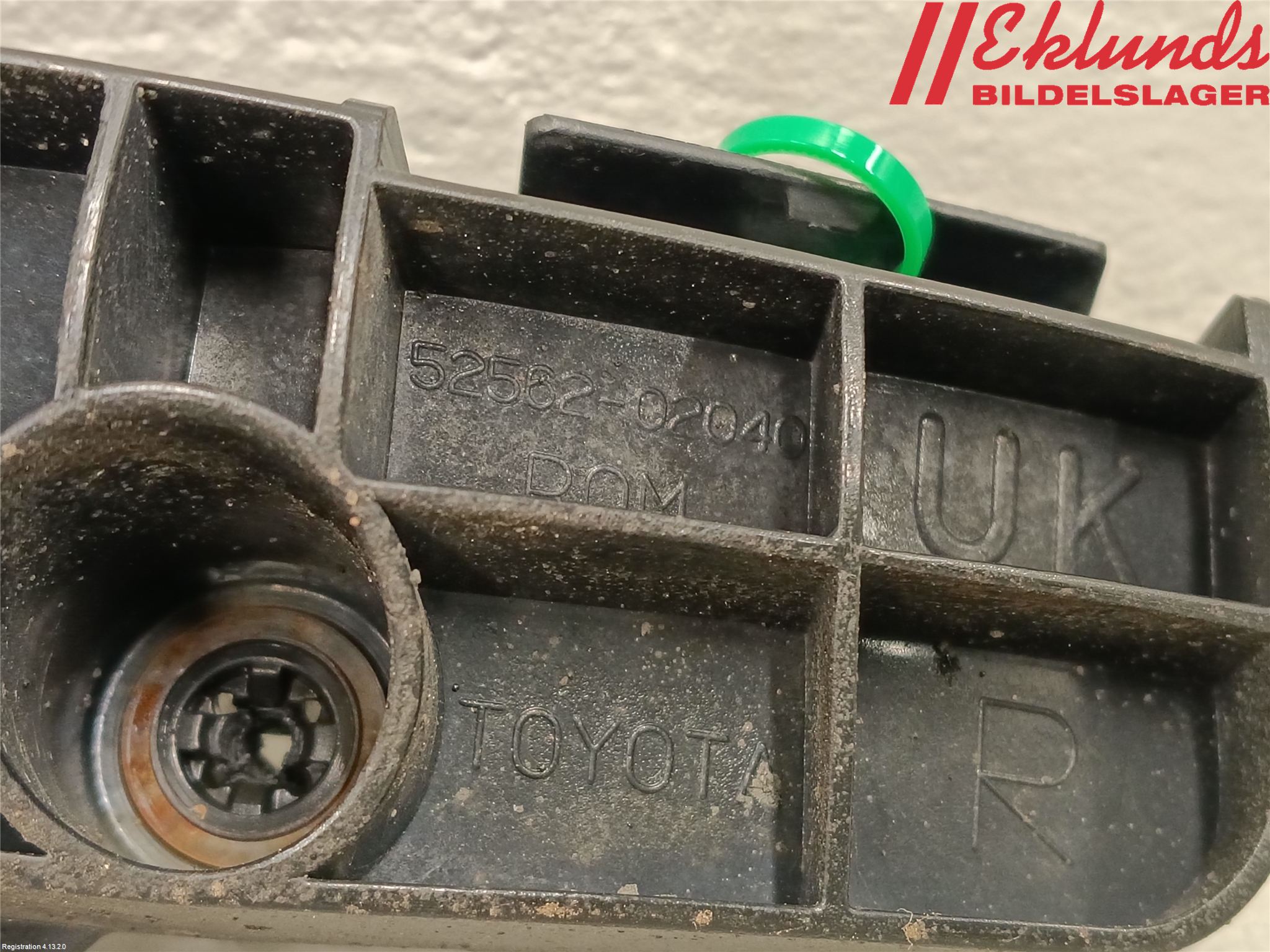 Toyota AURIS 10-12 Stötfångarfäste Bak Hö