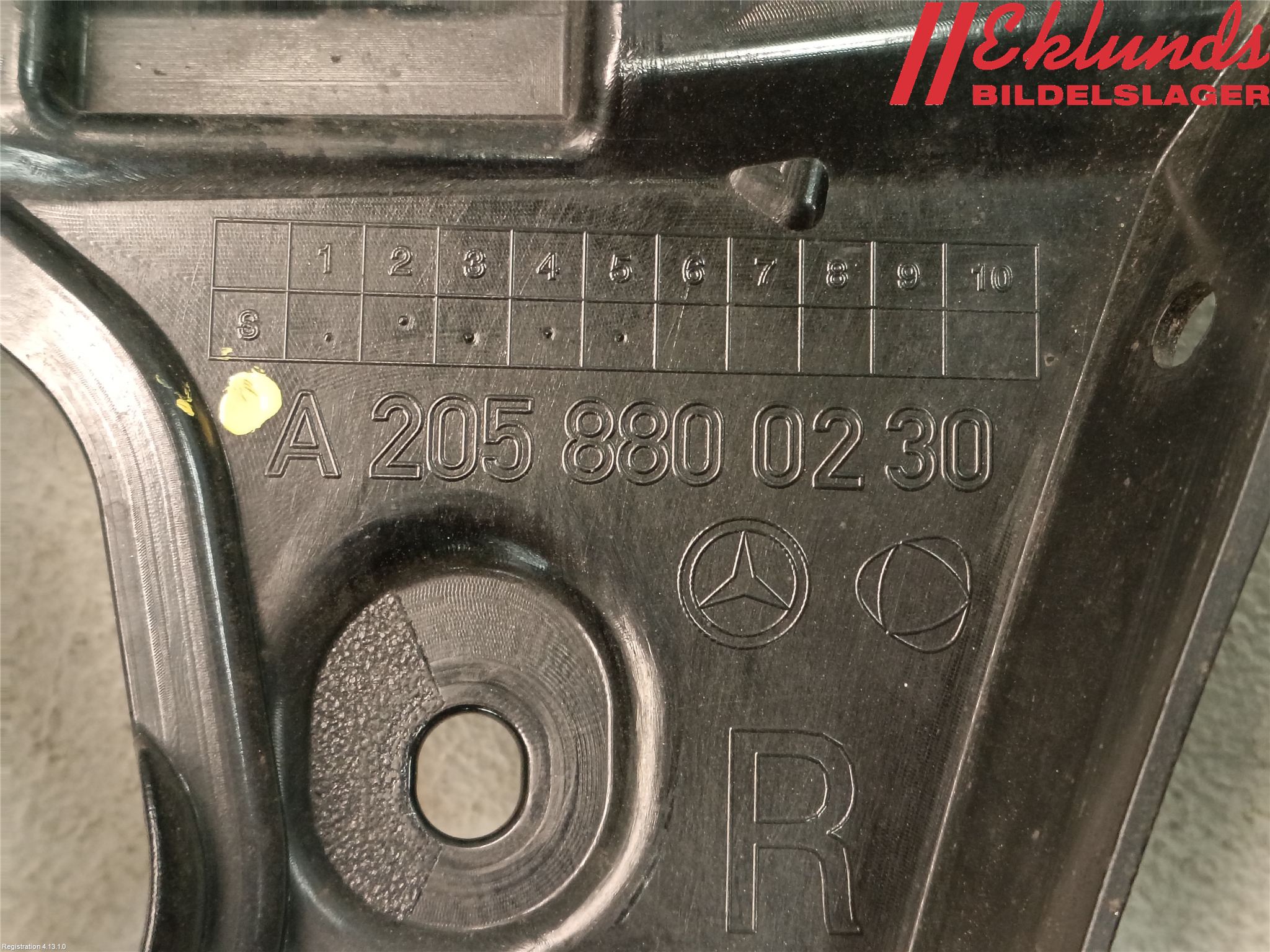 Mercedes-Benz MB C-KLASS (W205) 14-21 Stötfångarfäste Bak Hö