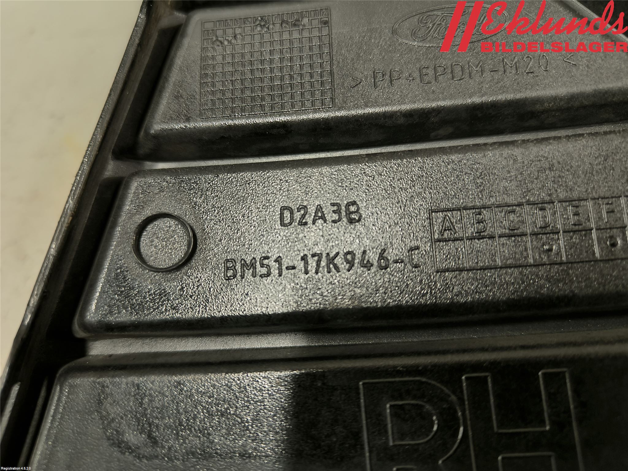 Ford FOCUS 11-14 Grilldel Höger