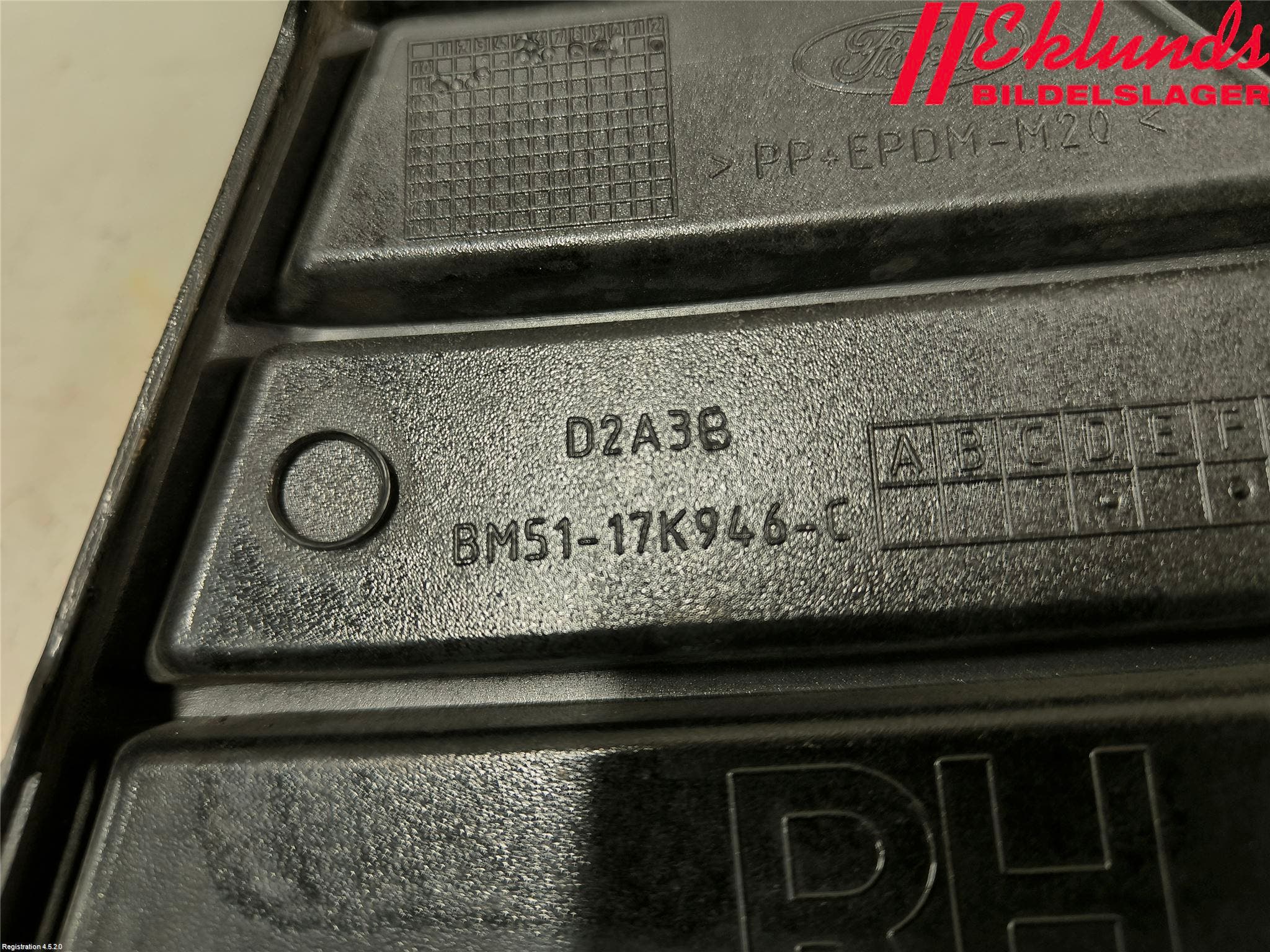 Ford FOCUS 11-14 Grilldel Höger