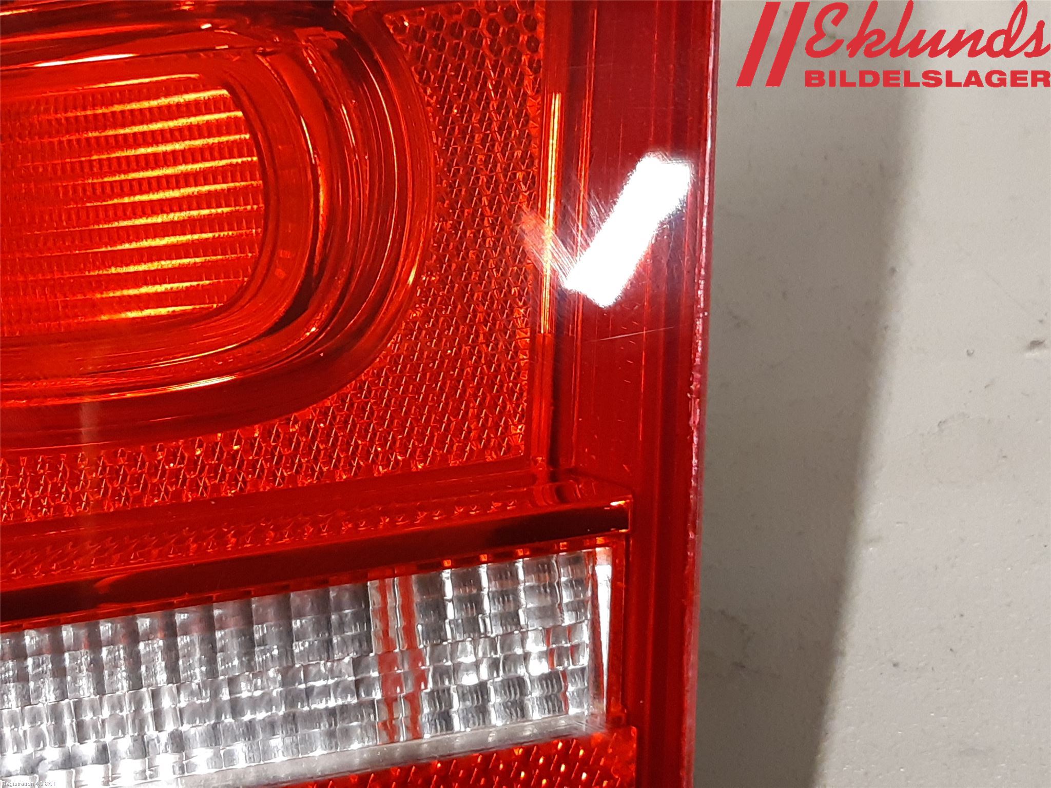 Volkswagen VW PASSAT 11-14 Bakljus Lucka Hö