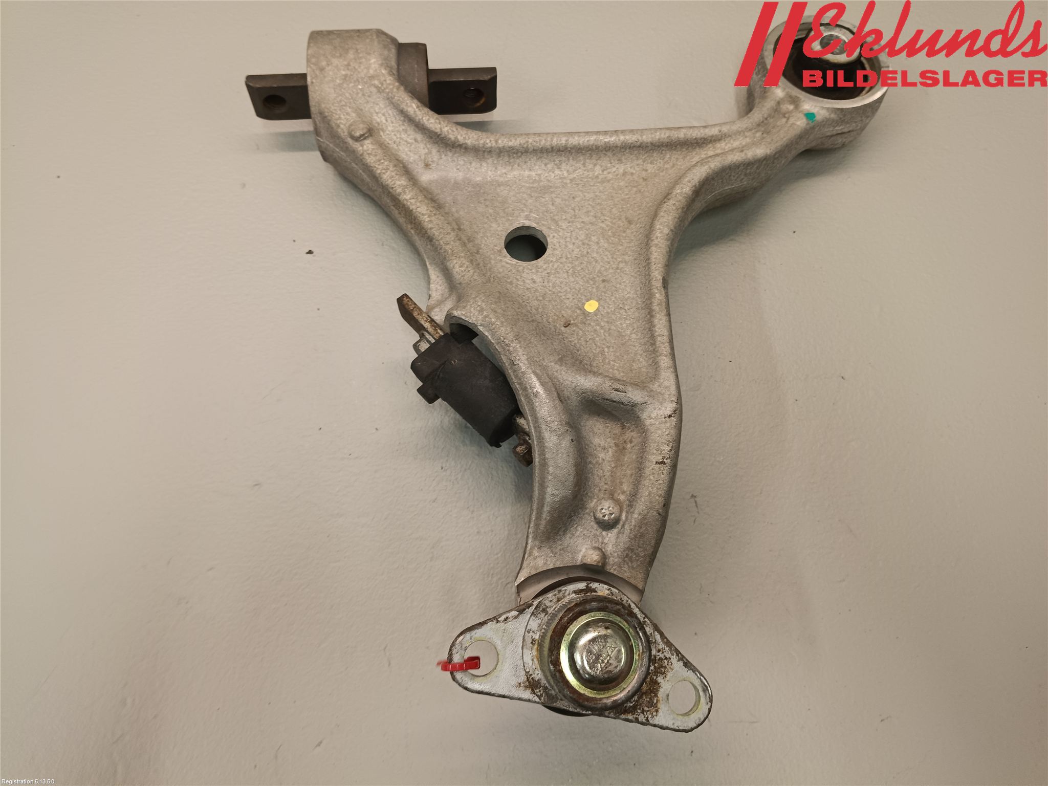 Volvo V70 05-08 Bärarm Fram Undre Vä