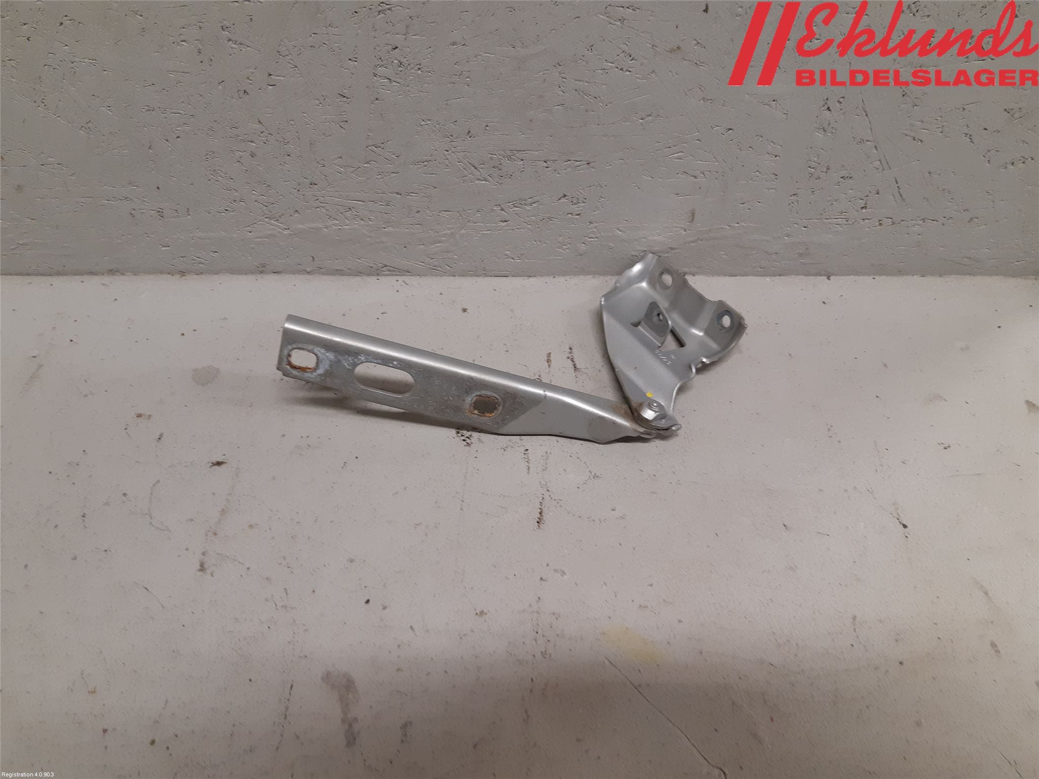 Audi A5 07-16 Huvgångjärn