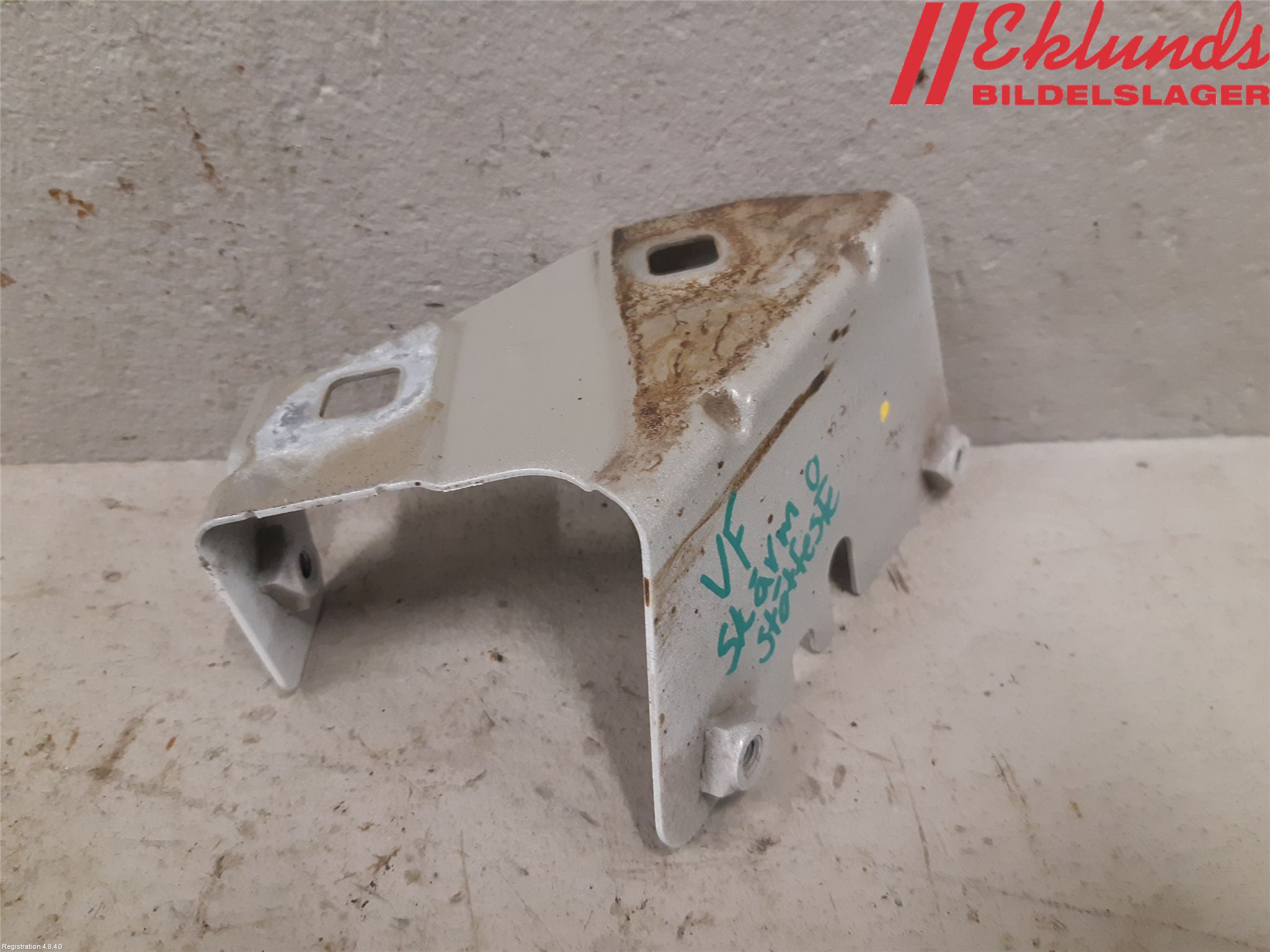 Fiat TALENTO 16- Skärmfäste Fram Vä