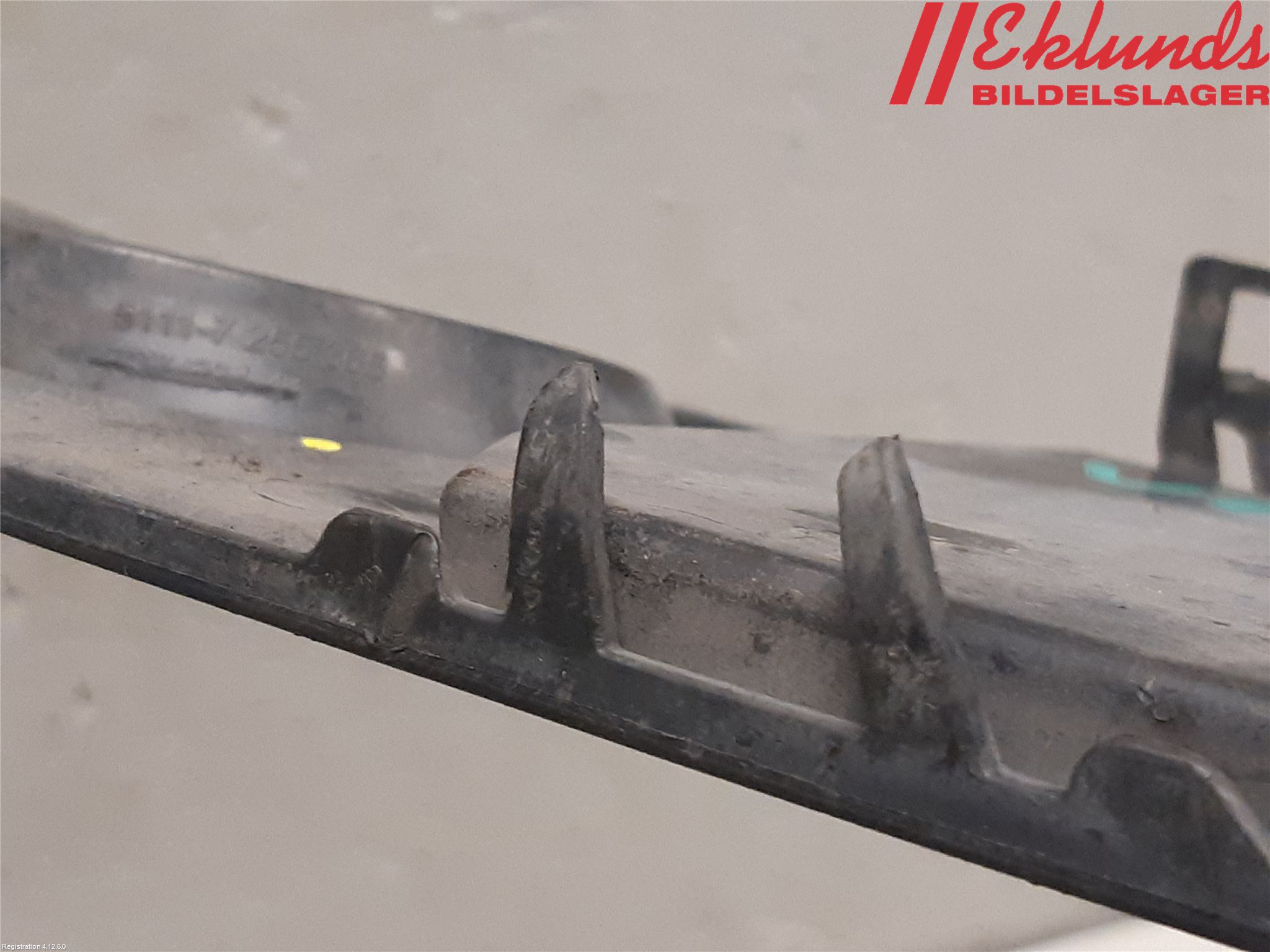 BMW 3 F30/F31/F80 12-19 Dimljussarg Fram