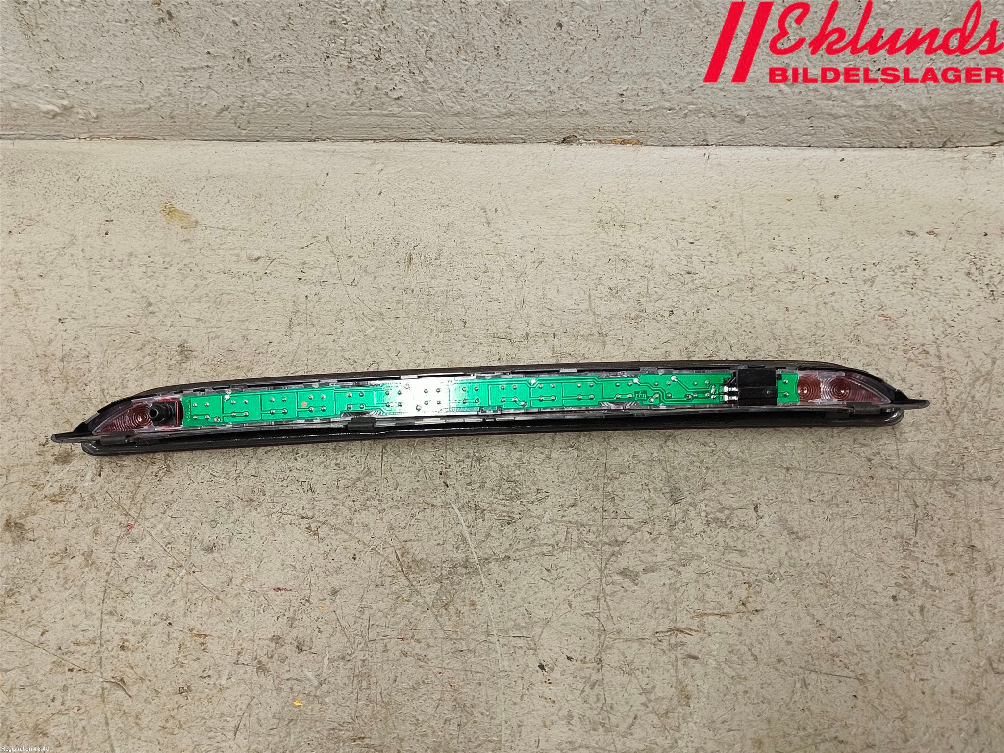 Volkswagen VW TIGUAN 16-24 Bromsljus Bakruta