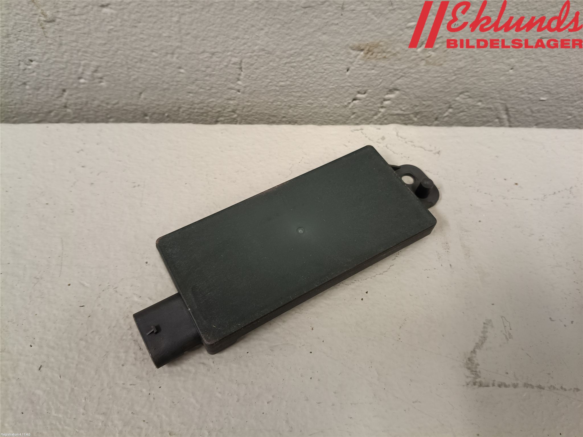 Tesla MODEL Y 21- Antennförstärkare