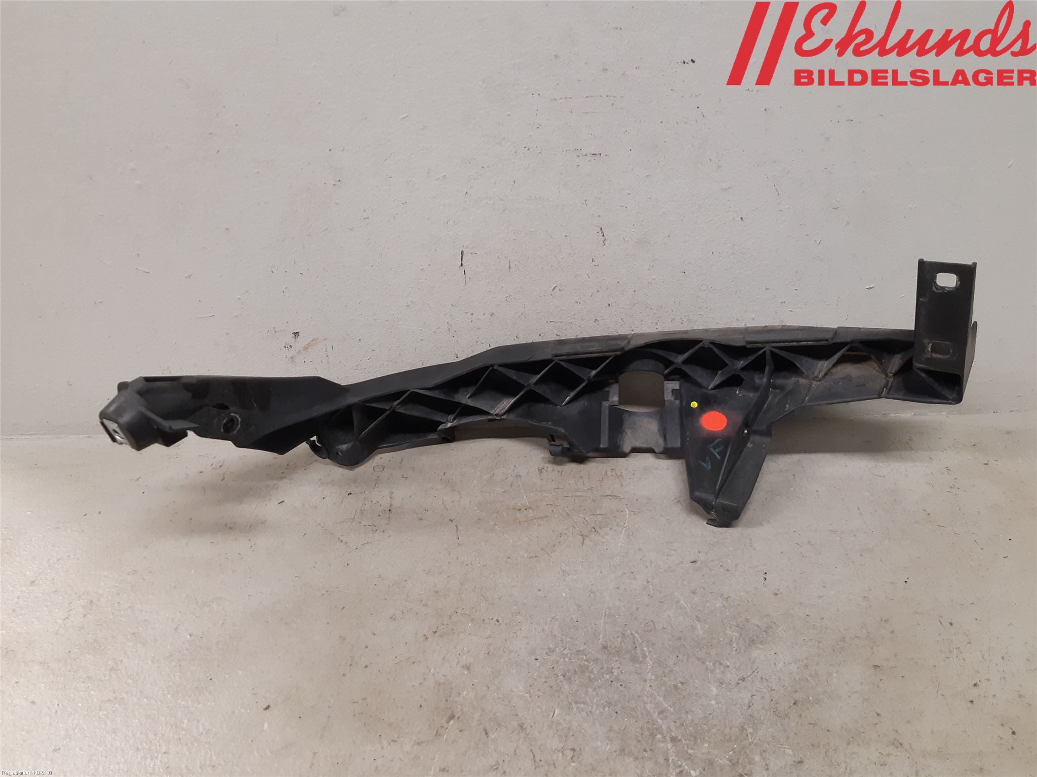 BMW 3 E90/91 SED/TOU 05-12 Strålkast Fästsarg