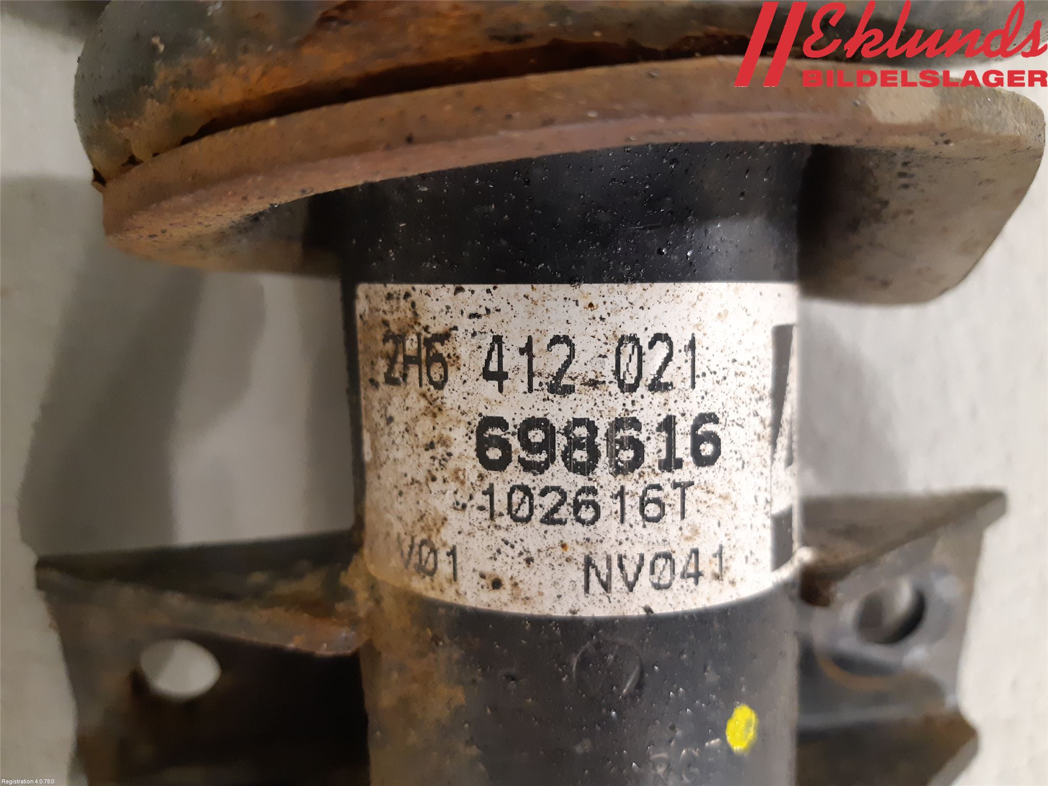 Volkswagen VW AMAROK 2H 10-22 Fjäderben Fram Höger